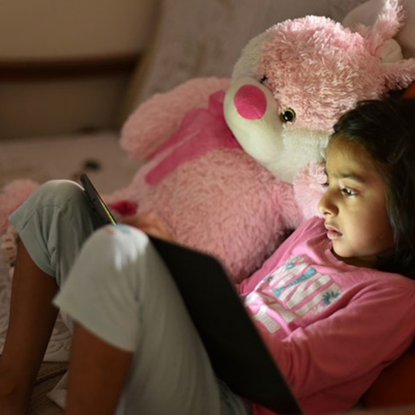 Digital Play Versus Free Play | Michigan Medicine