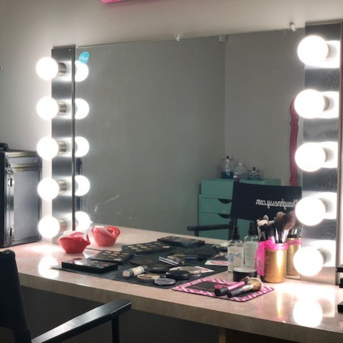 PRO Edition- Doing Makeup For A Client