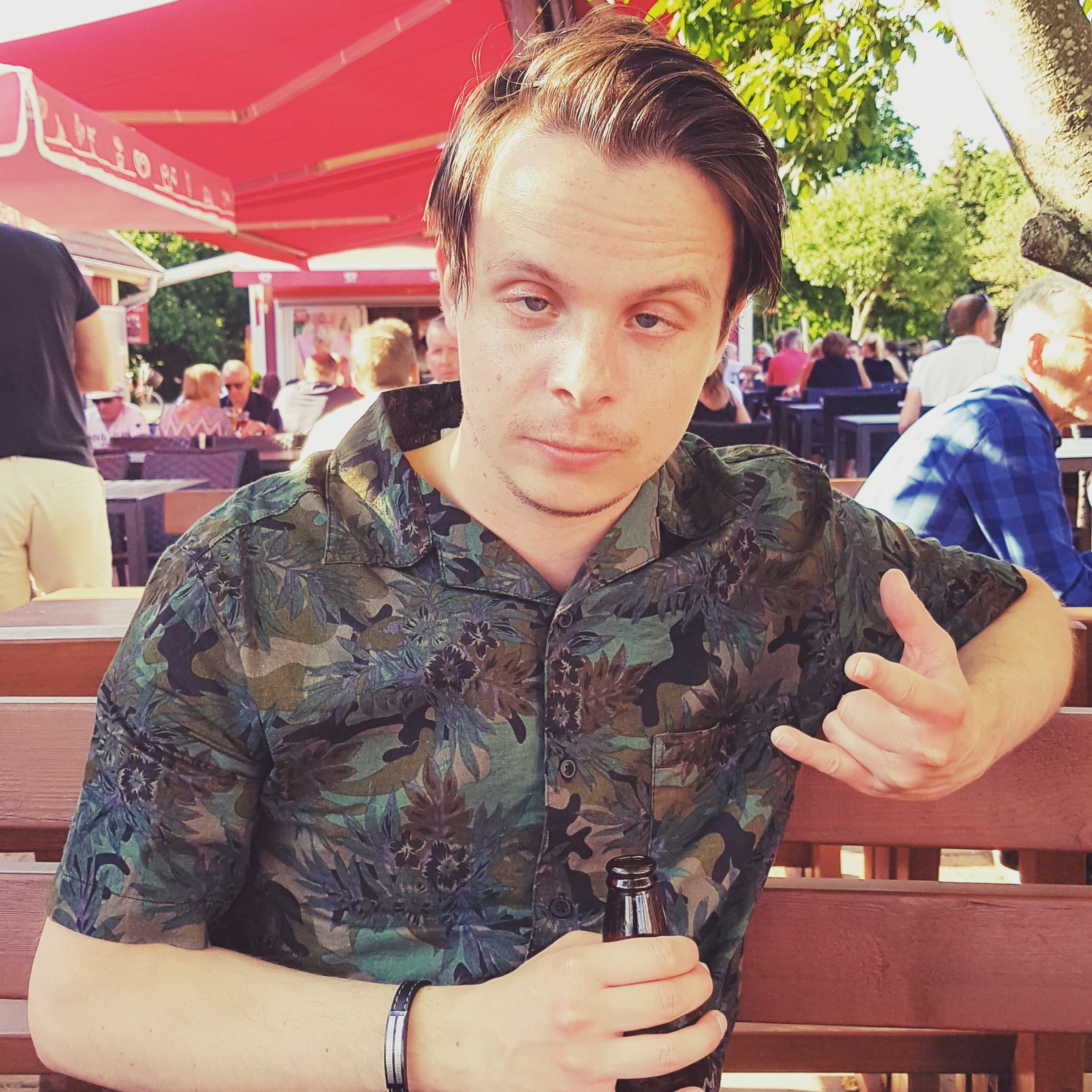 Tobias Erehed pratar
