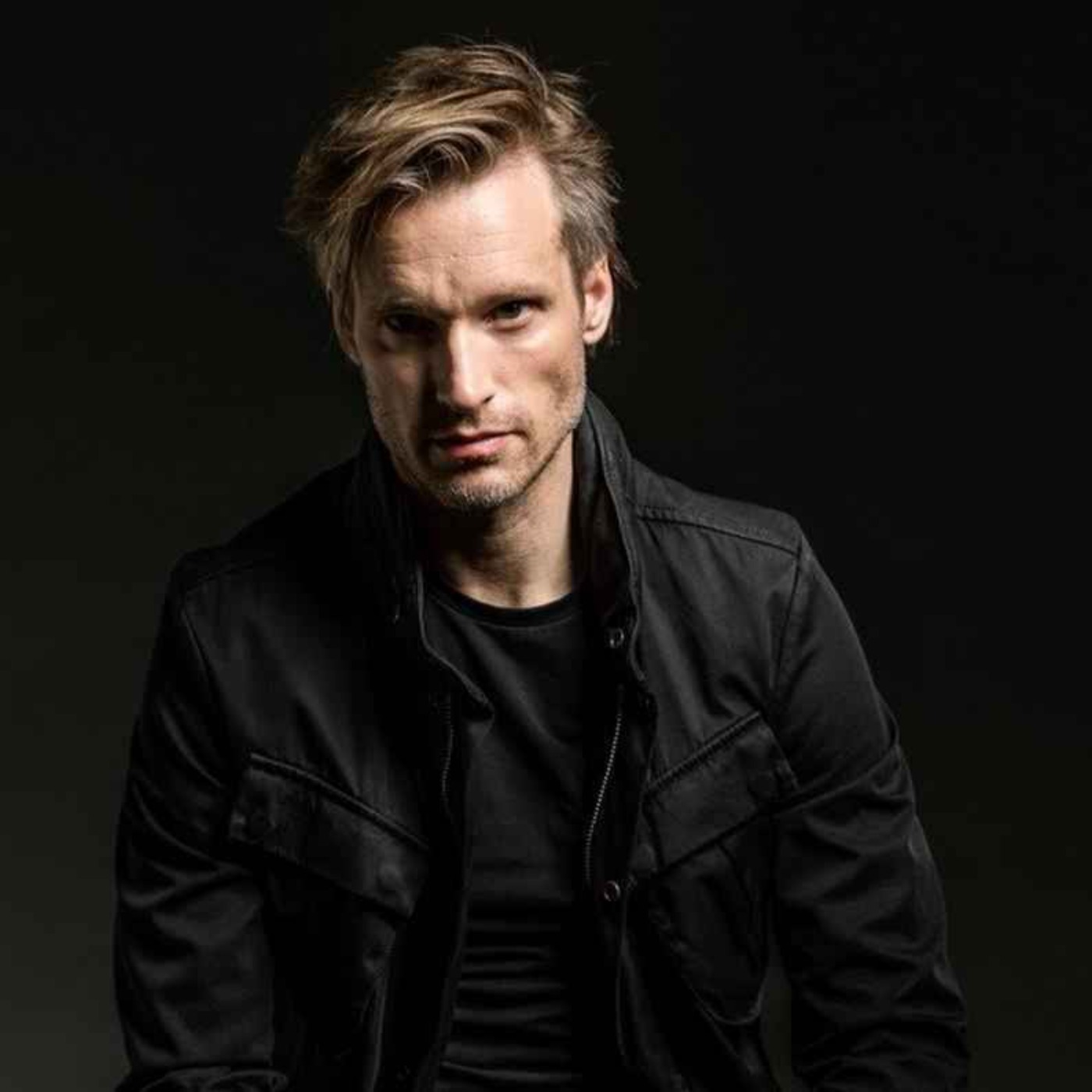 Tobias Erehed pratar