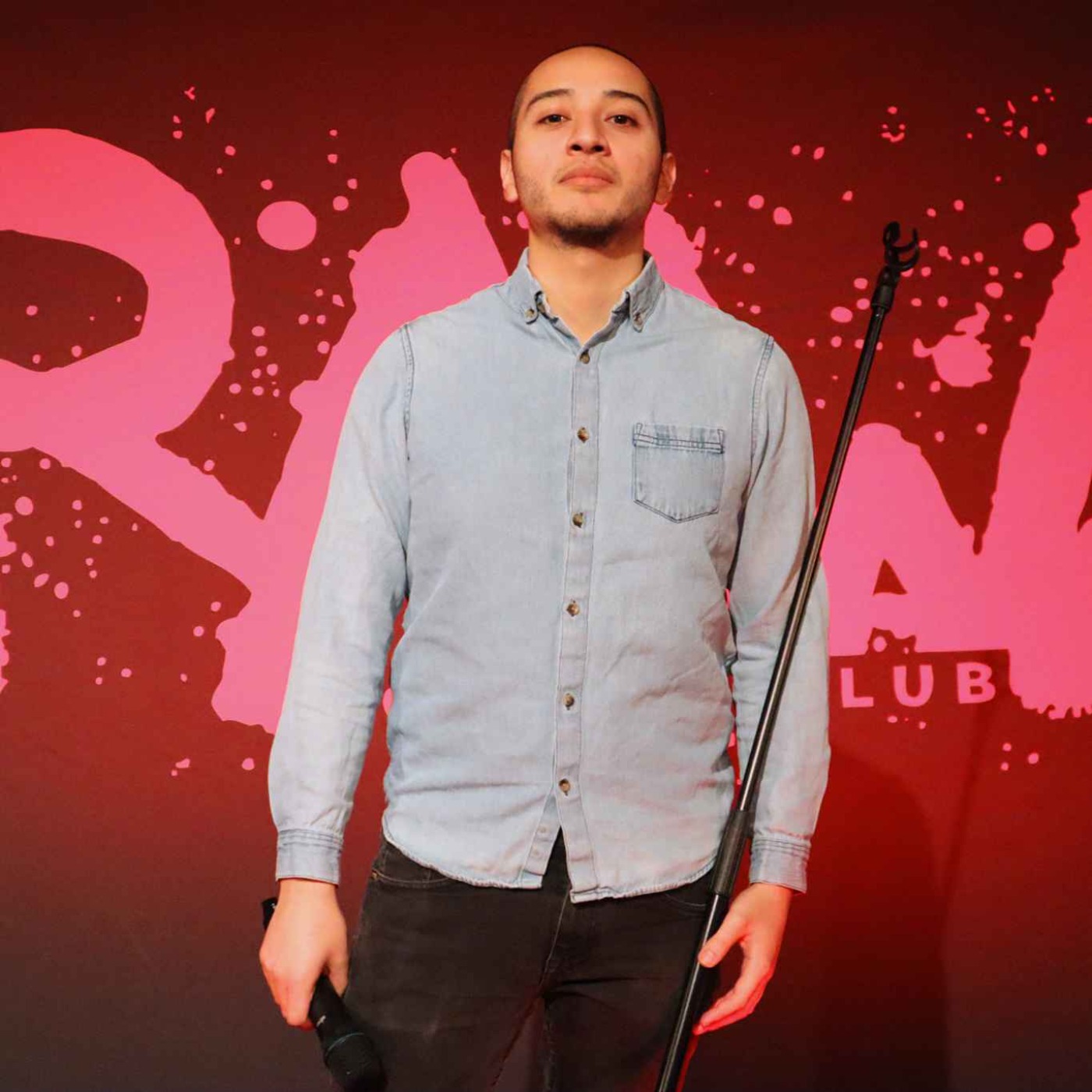 Tobias Erehed pratar