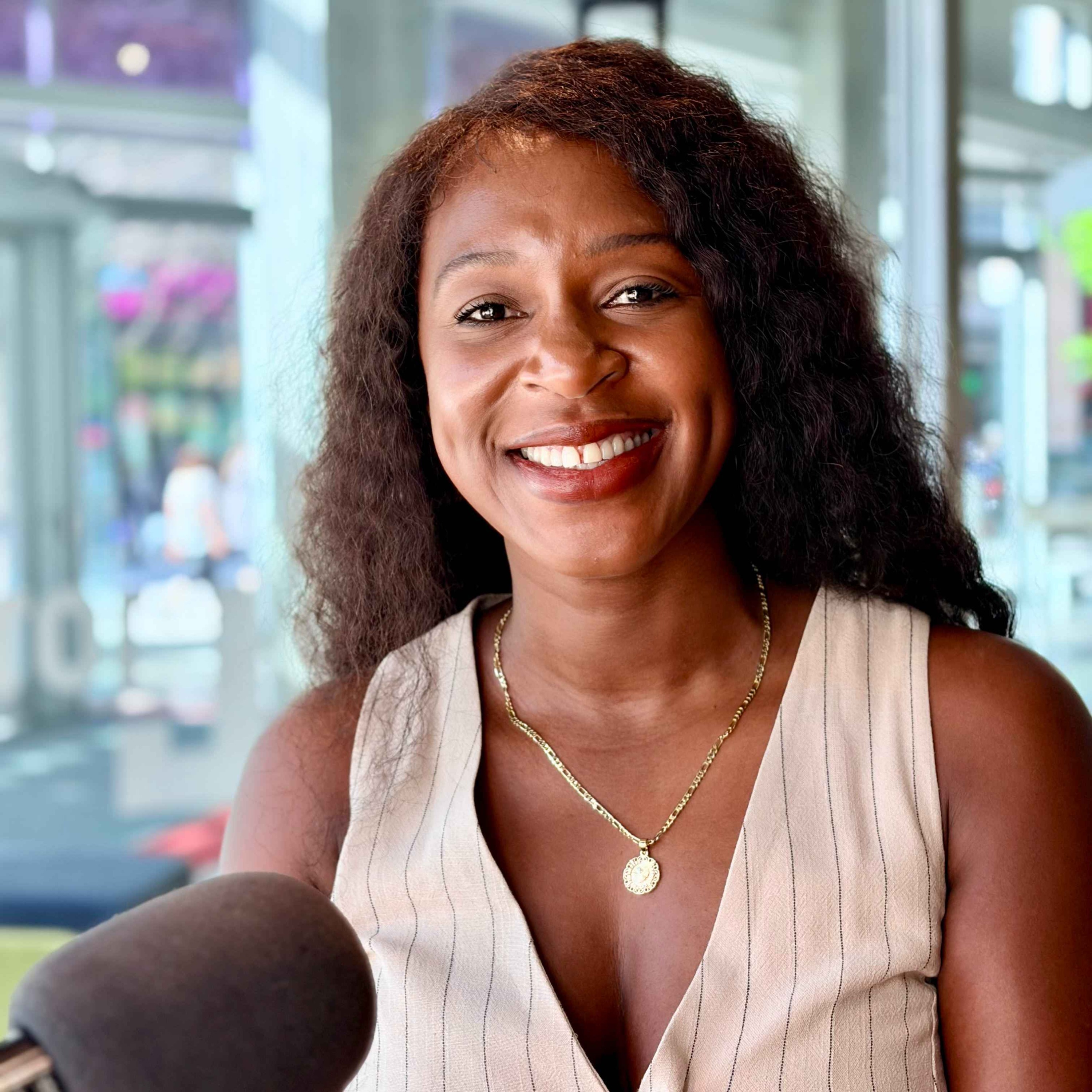 NÉOQUÉBEC-RADIO : AFFINE LWALALIKA, CANDIDATE (PLQ) À L'ÉLECTION PROVINCIALE - OCT.26