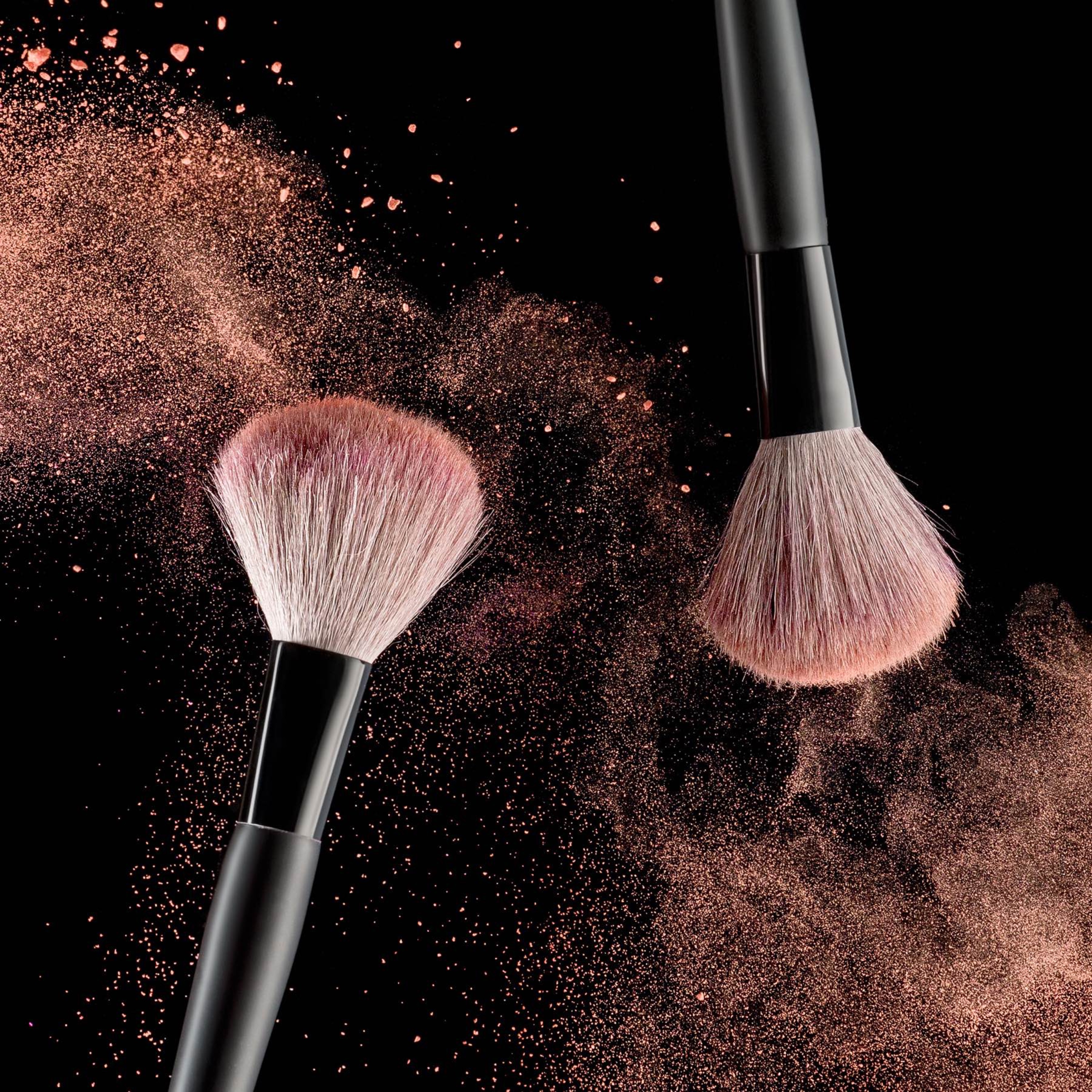 Episode 105: The Estée Lauder Companies' award-winning digital makeover episode artwork