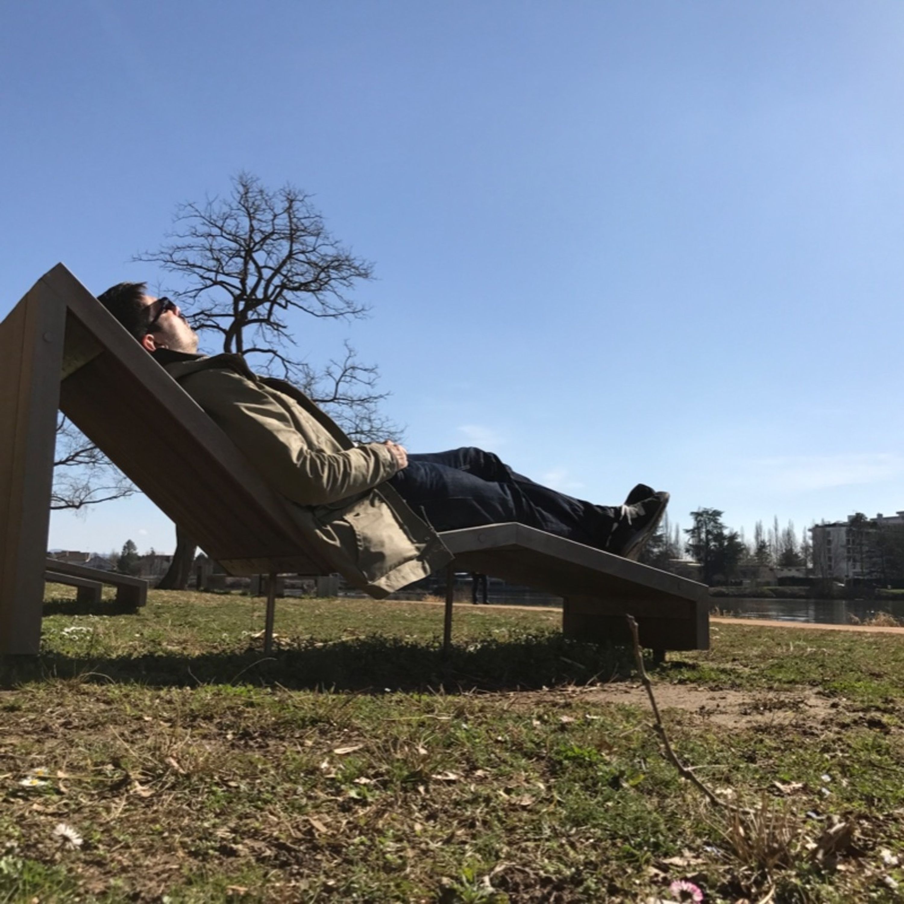 Streetcast #17 : kif sur une chaise longue au soleil