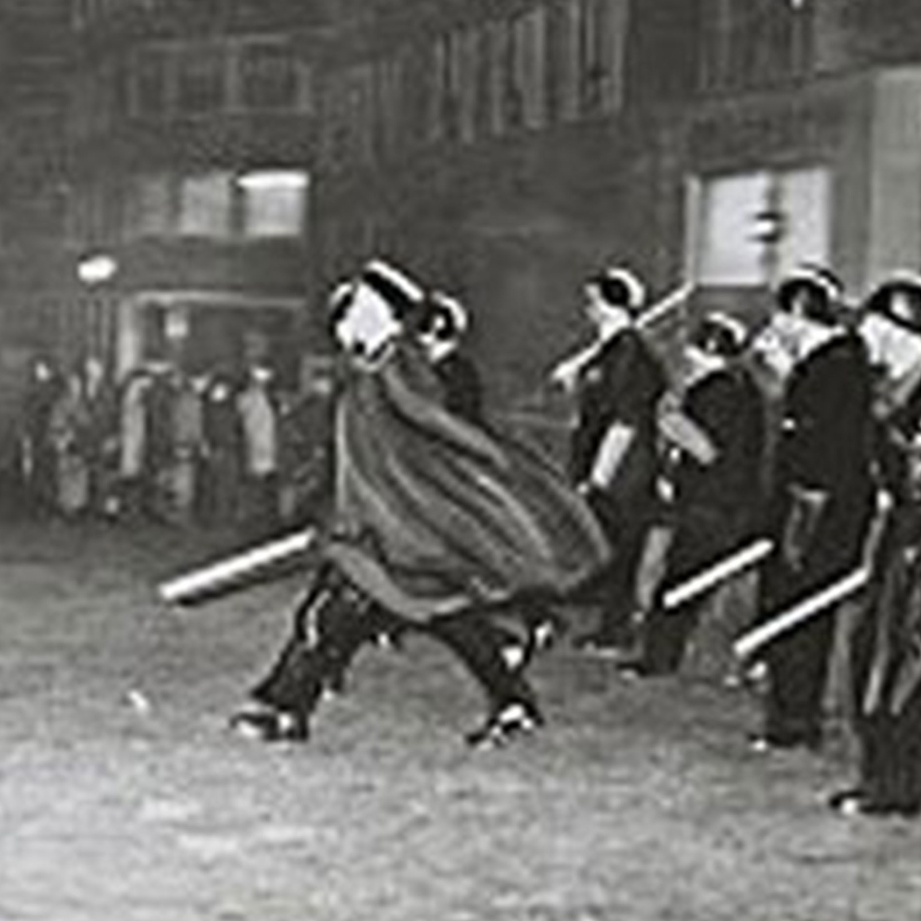 C'est arrivé le 8 février 1962 : la police massacre des manifestants, métro Charonne