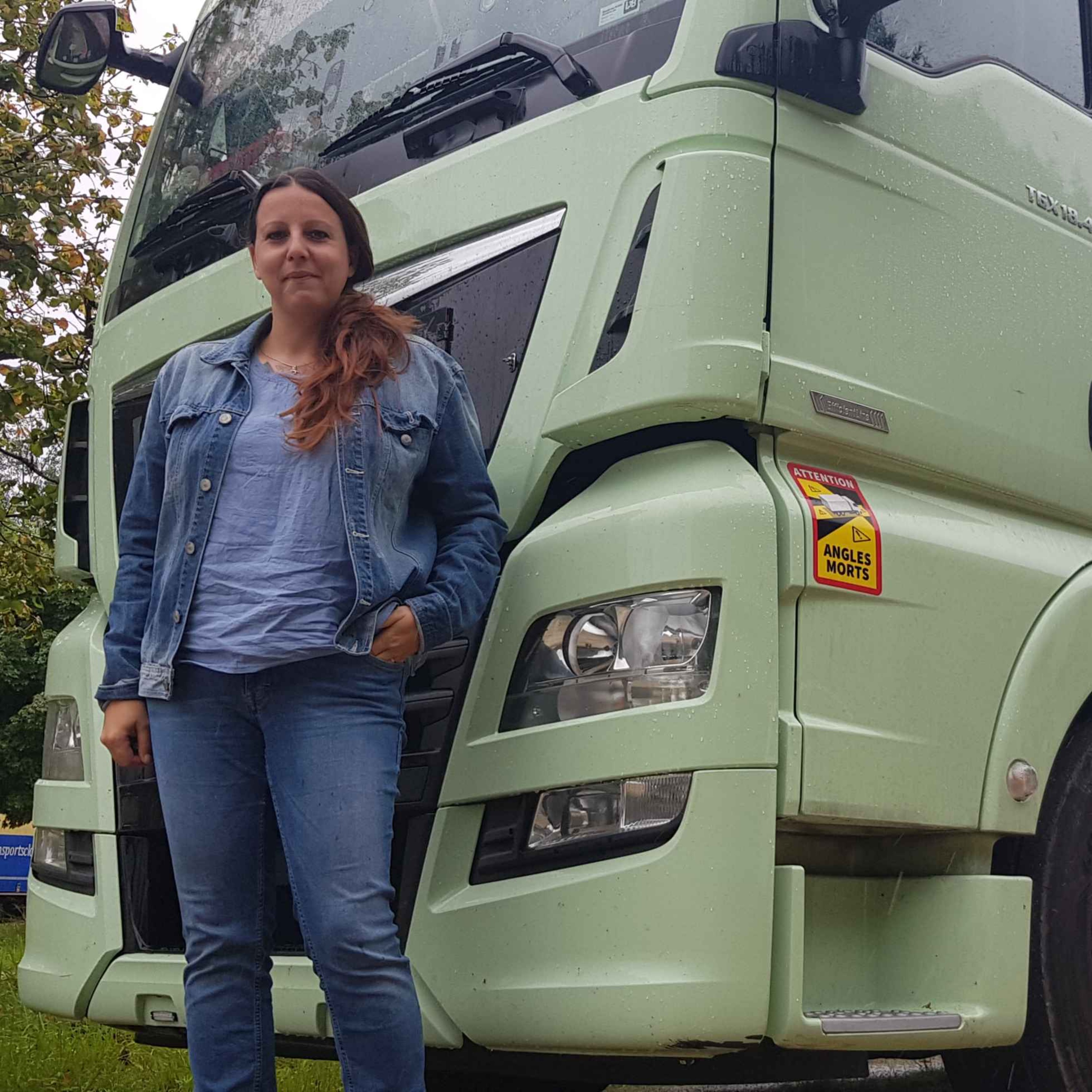 Emilie, la Doloise conductrice de camion, rempile dans la 2e saison des Reines de la route