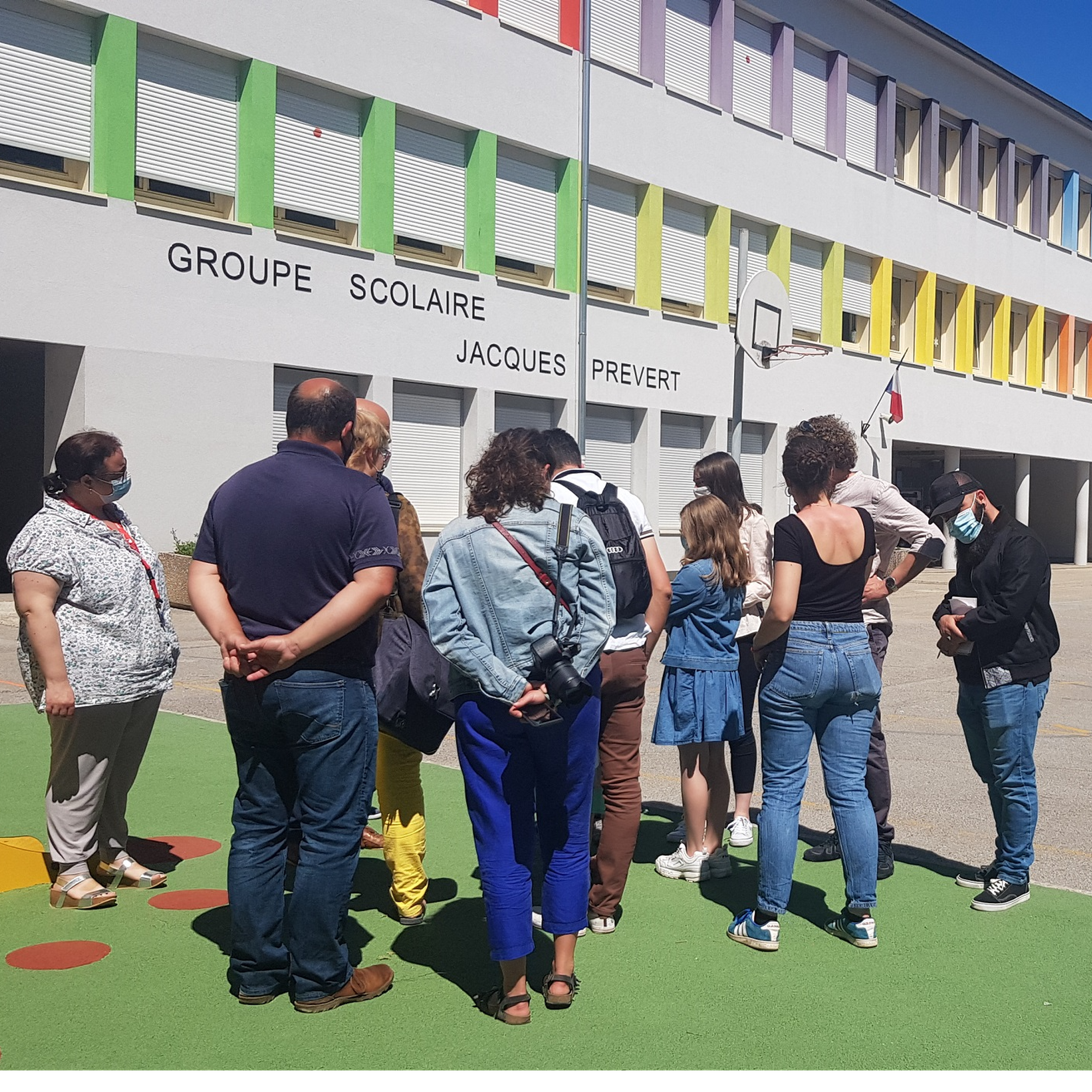 Végétalisation des cours d'école à Lons: l'équipe municipale écoute les souhaits des enfants