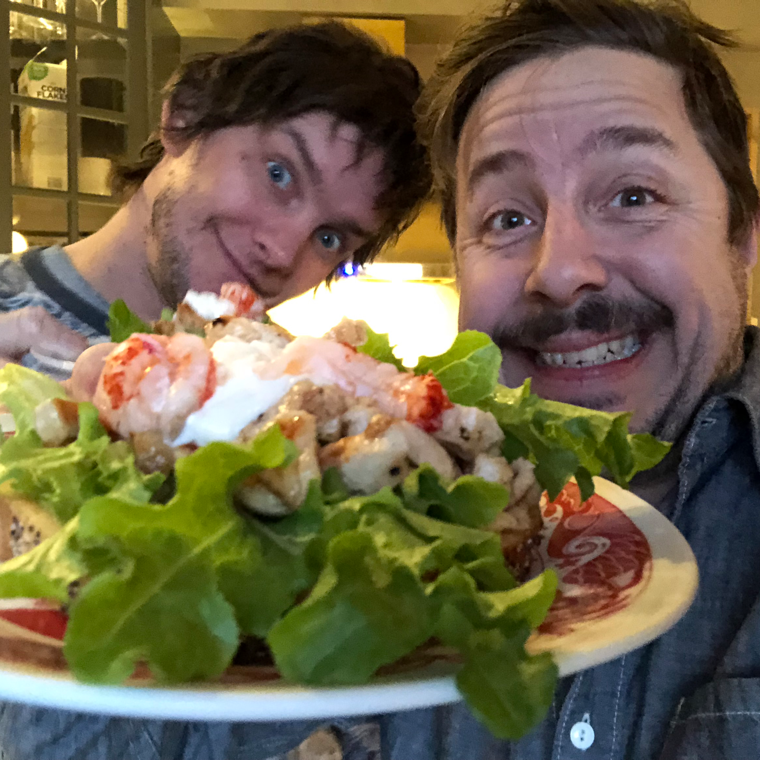 Macka 66: Vitlöks- och sirapsstekt kycklingbröst med kräftstjärtar thumbnail