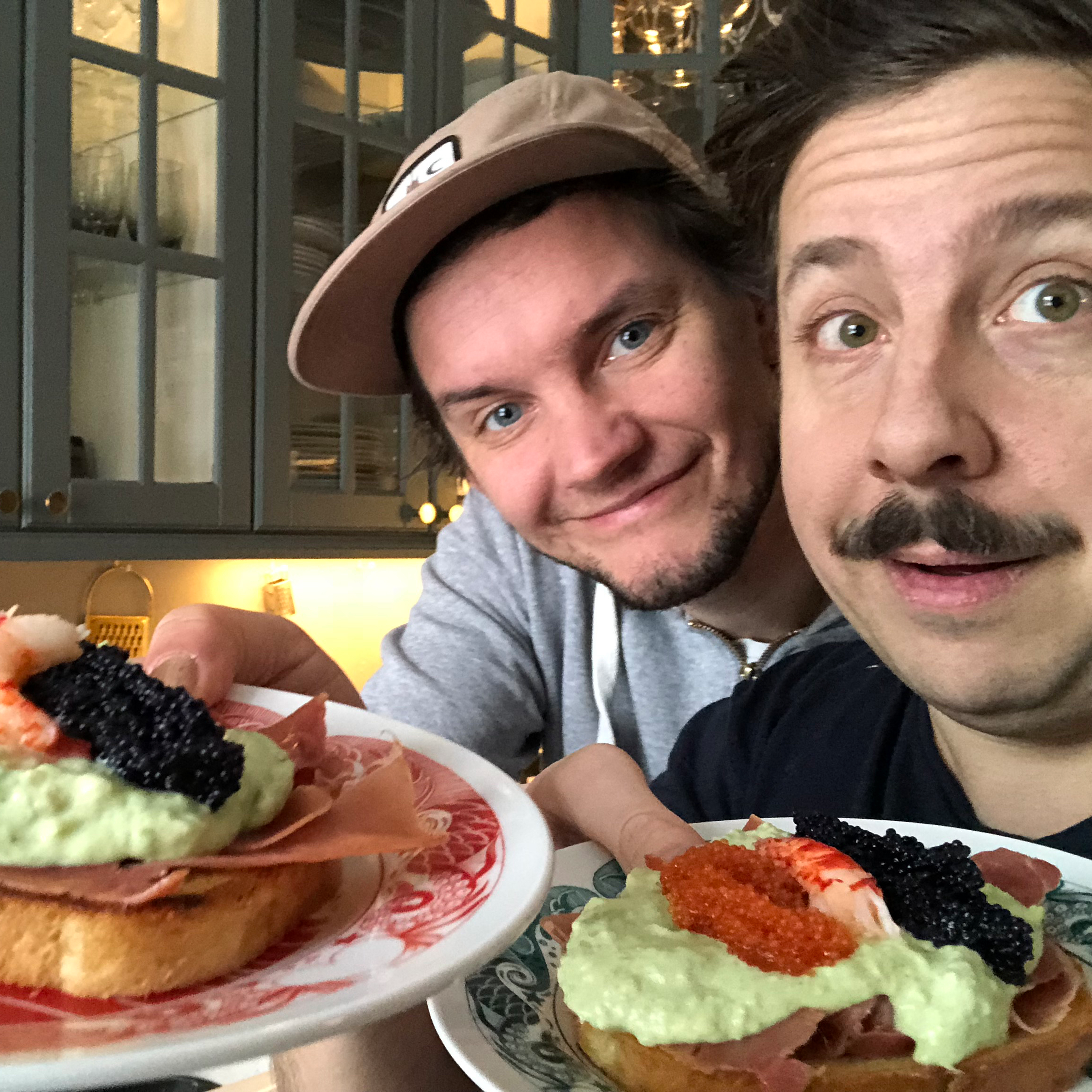 Macka 60: Parmaskinka med Lasses avokadoröra, stenbitsrom och kräftstjärtar thumbnail