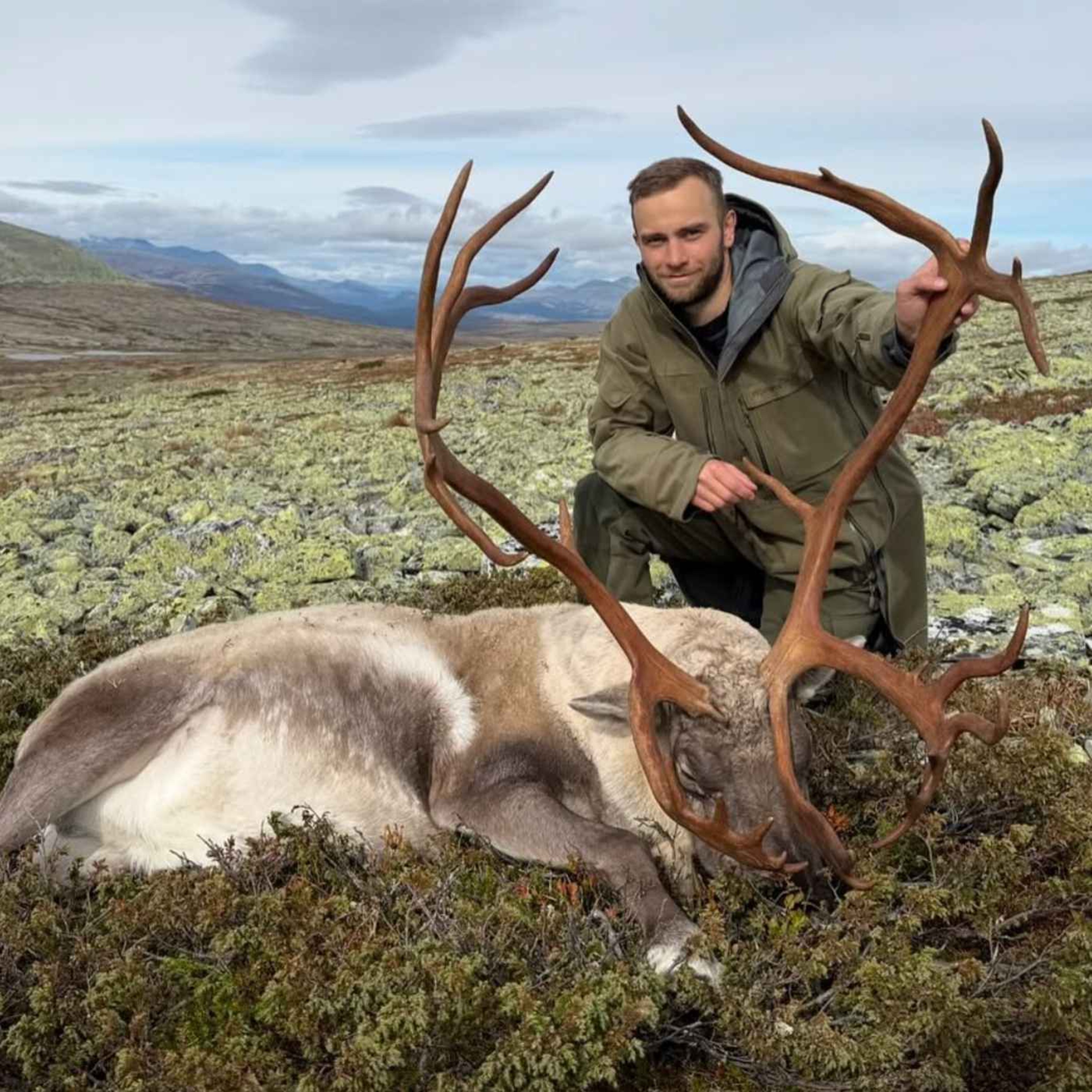 Jegerpodden Podcast: Hjort, rein, elg og hund med Sander Haukenes Jegerpodden episode image