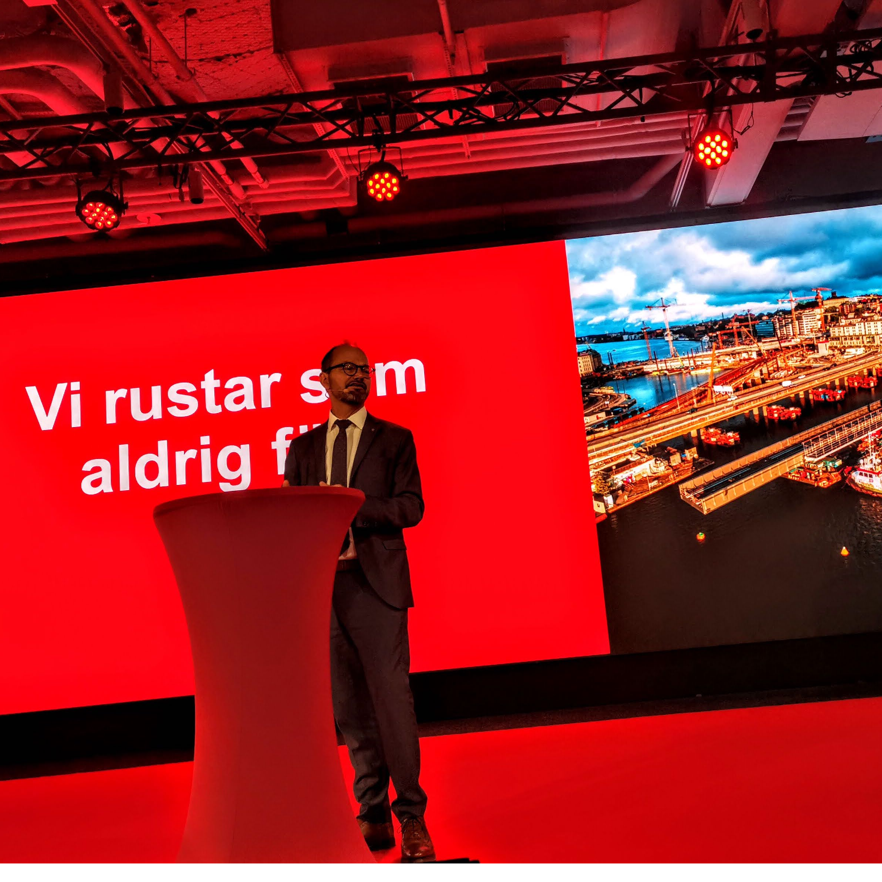 Nu invigs getingmidjan - 3,2 miljard gav 2 kilometer fräsch järnvägsbro