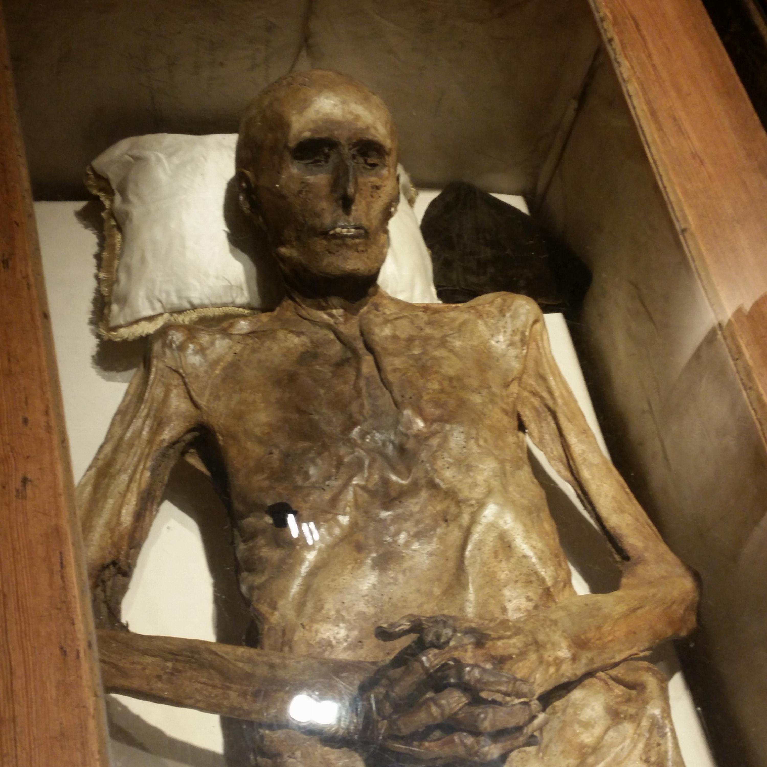 039 Brandenburg Mummies -- A Halloween Special