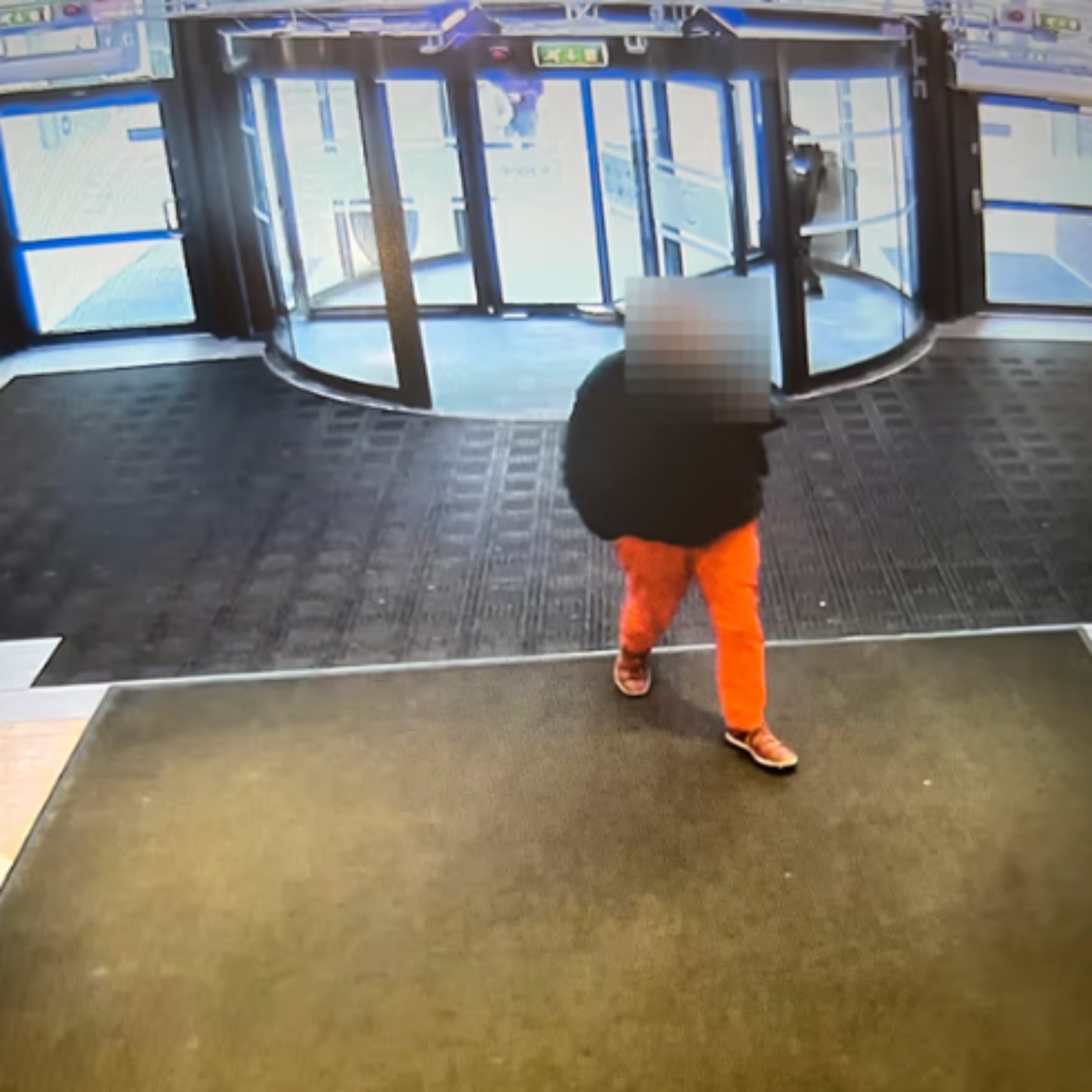 Rettssaken i apotekdrapet går mot slutten. Samtidig er avdød austegd siktet for dobbeldrap.