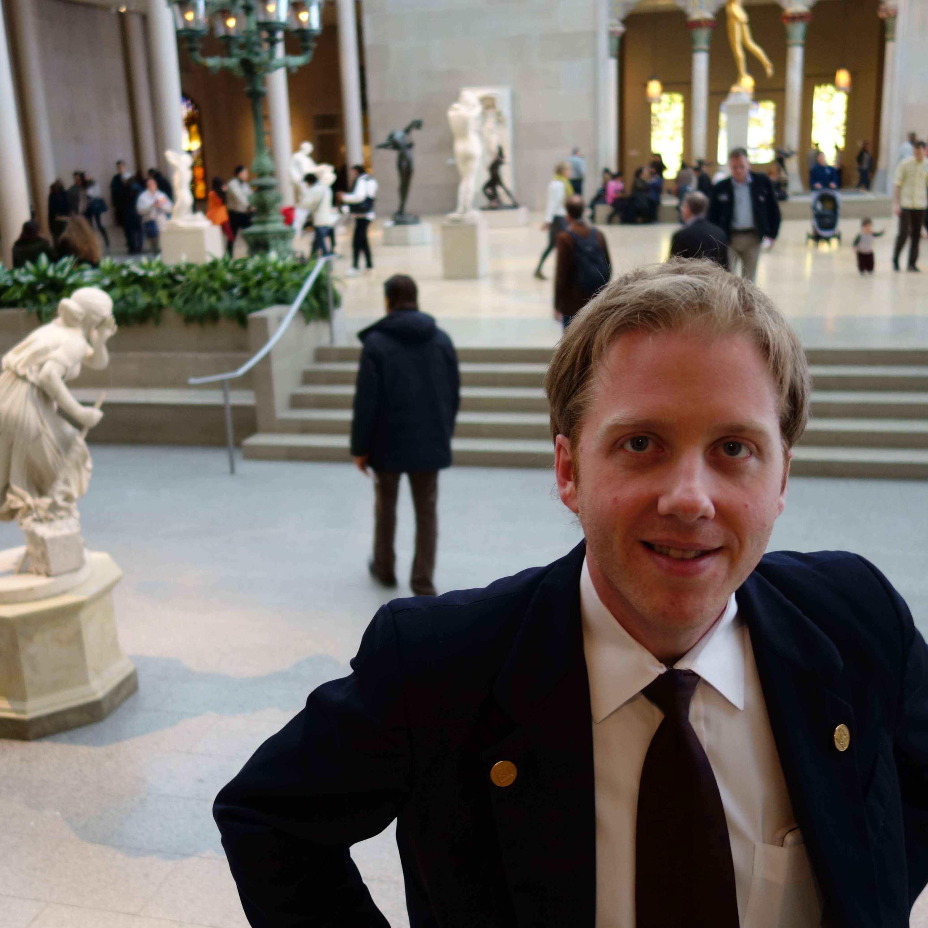 NY#1: Wächter der Schönheit – Meine 10 Jahre im Metropolitan Museum of Art – mit Patrick Bringley (Englische Folge)