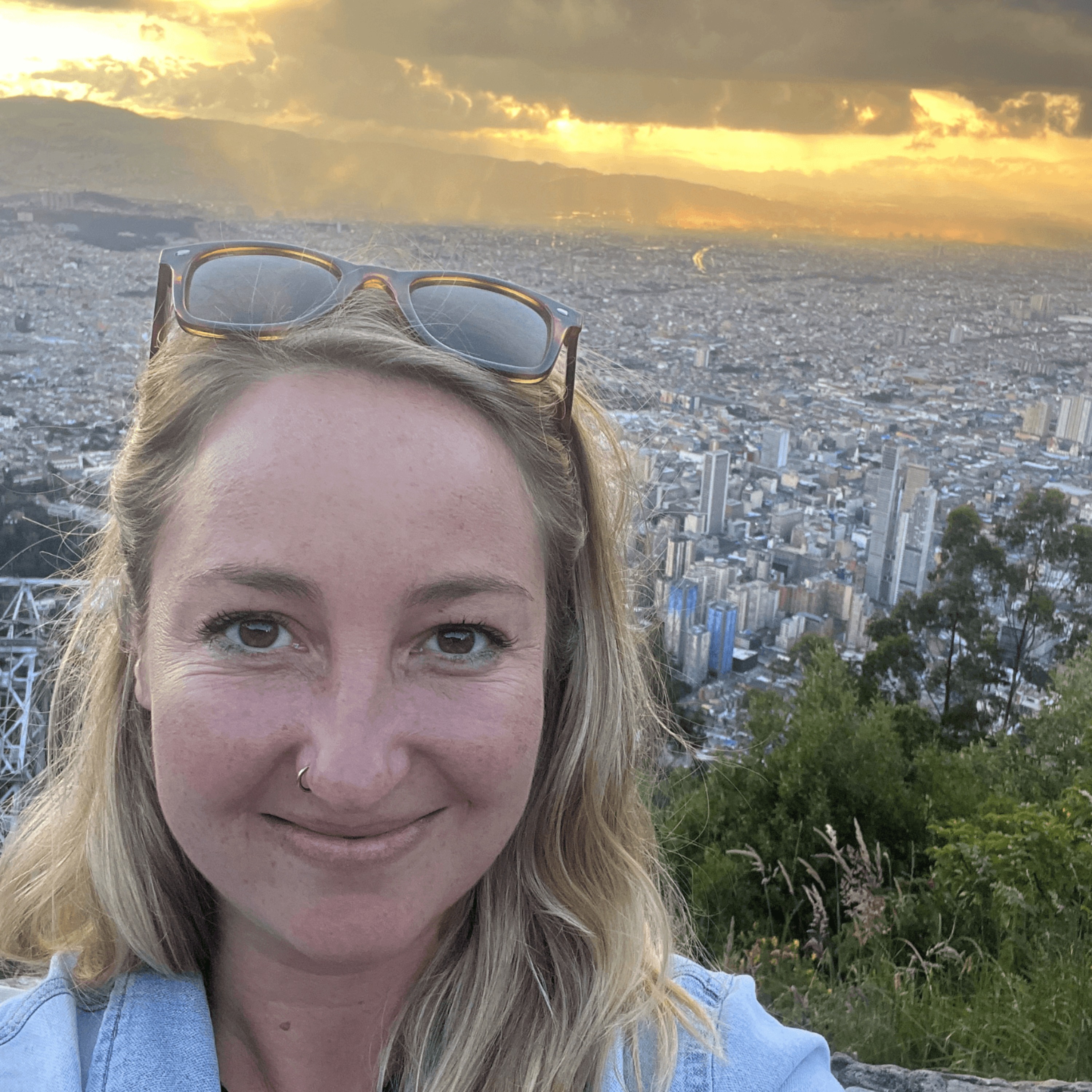 Kolumbien: Eine Reise durch Millionenstädte, Kaffeeplantagen und kolumbianische Kultur – unterwegs in Bogotá und Medellín mit Janna Olson | WW450