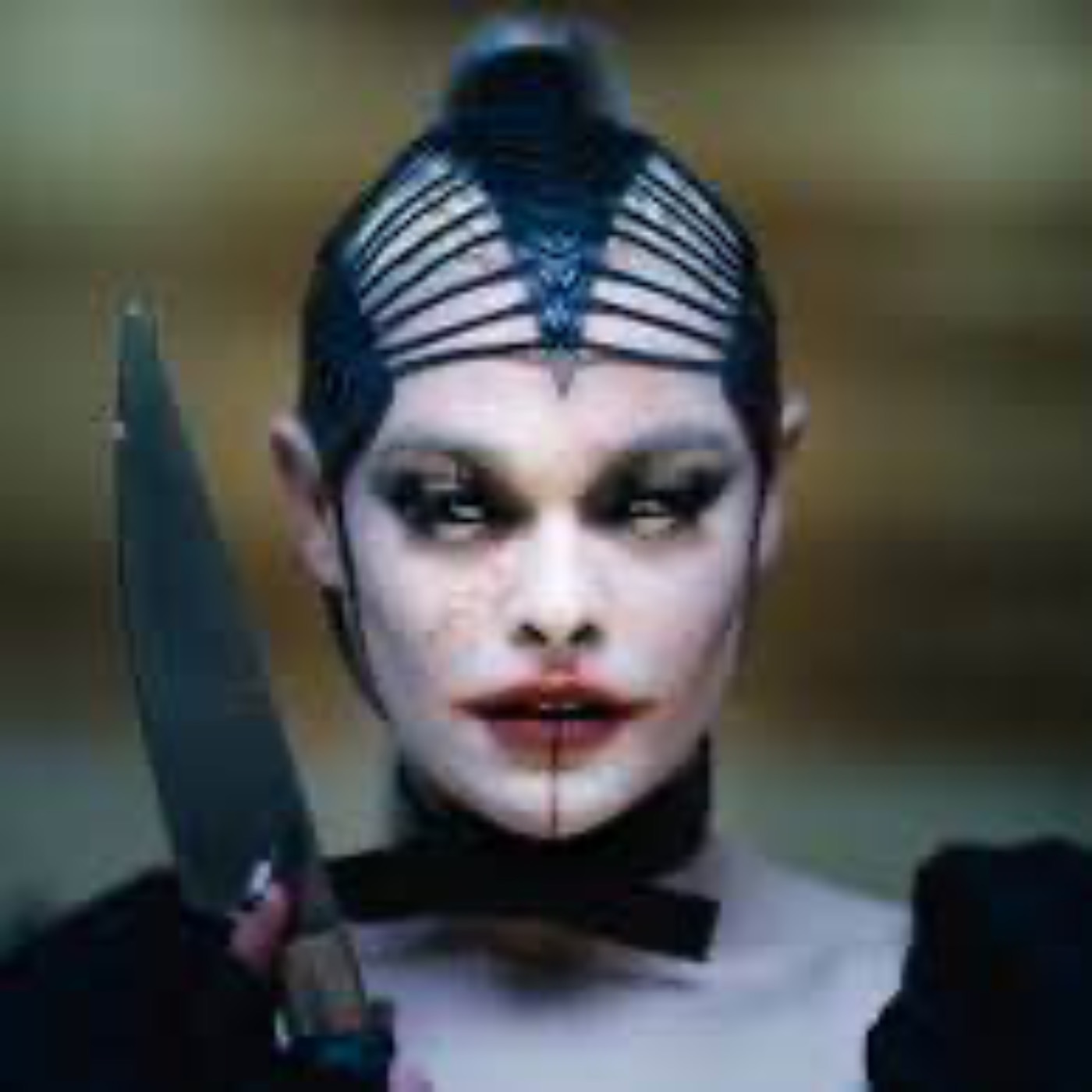 Ep 186  - The very dark side of art Skynd take us to the edge of insanity