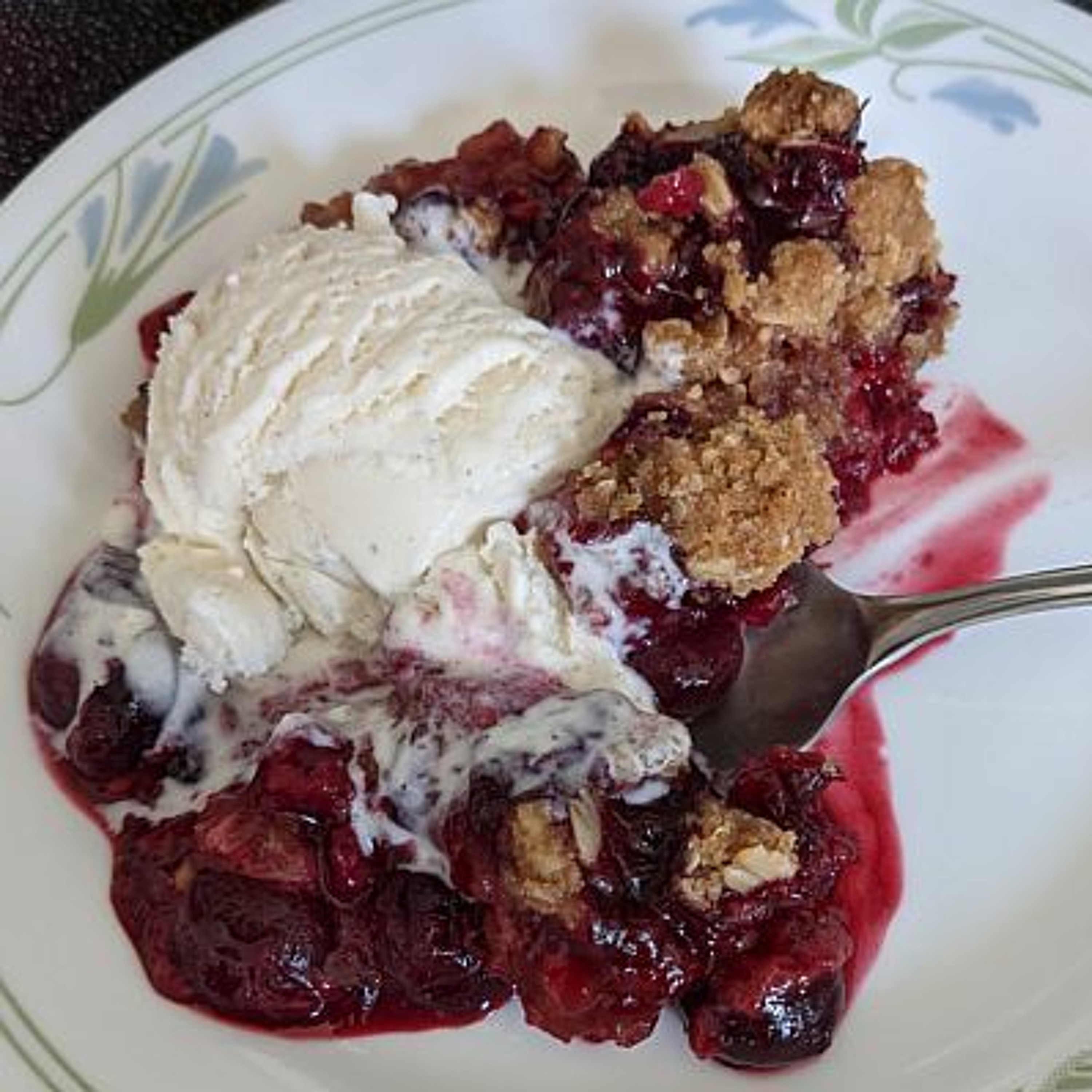 Quick Berry Cobbler with Crunchy Oatmeal Topping