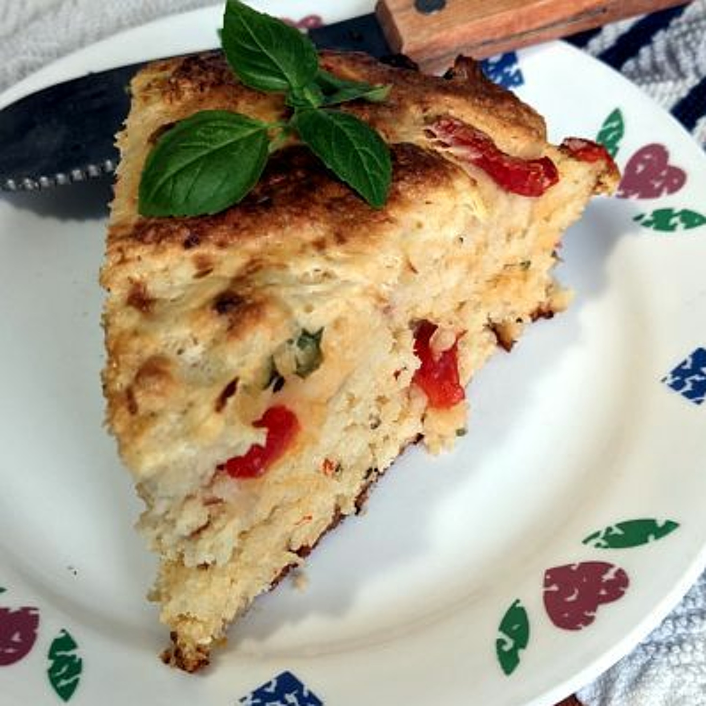 Roasted Red Pepper Feta & Basil Skillet Scones