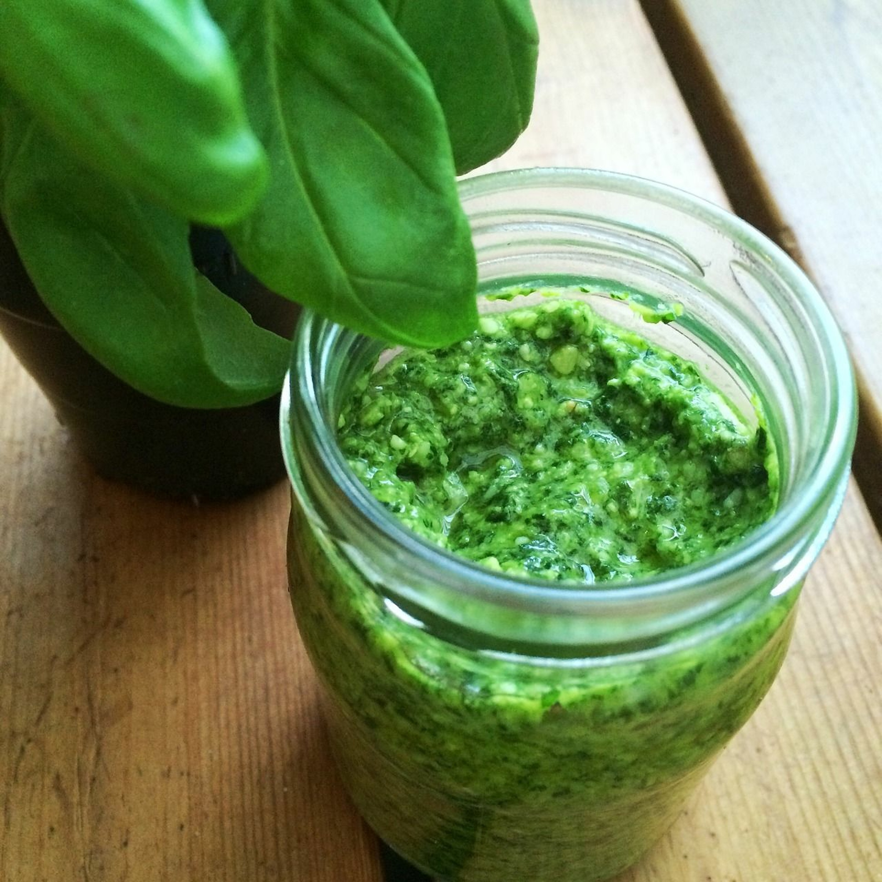 Pesto : Make It Now, Use It Later