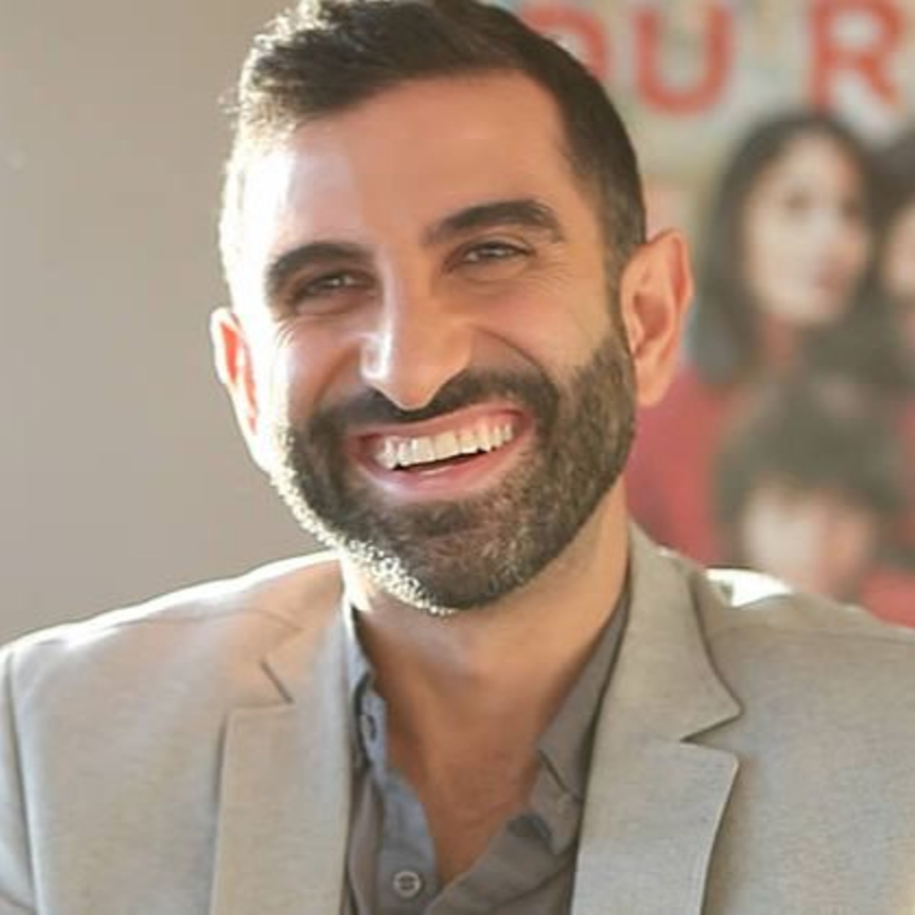 Kheiron raconte « Nous Trois ou Rien », l’histoire vraie de sa famille exilée d’Iran