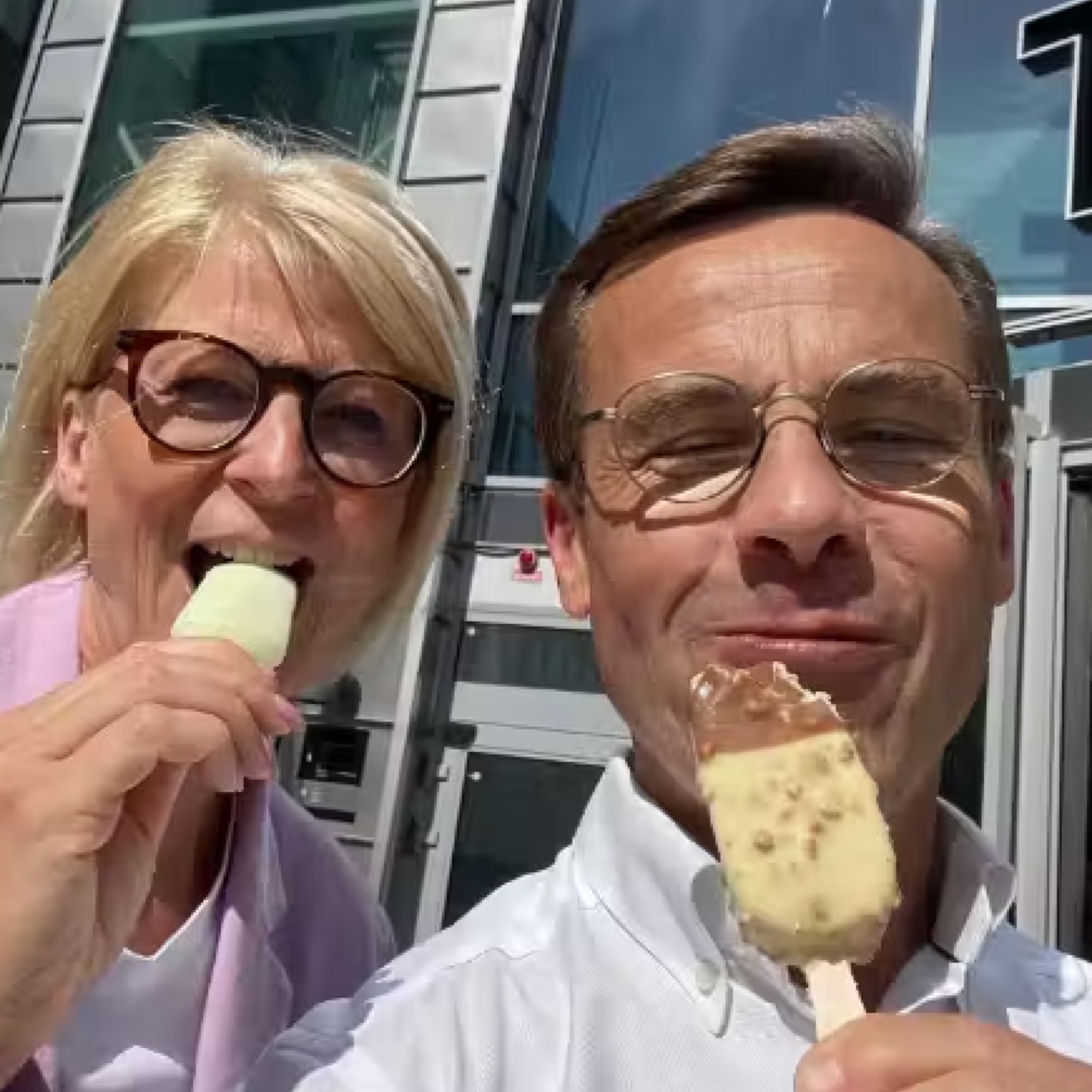 220: Jon flyttar, rassar i lägenhetsannonser & Ulf Kristerssons glassfadäs på 1 maj