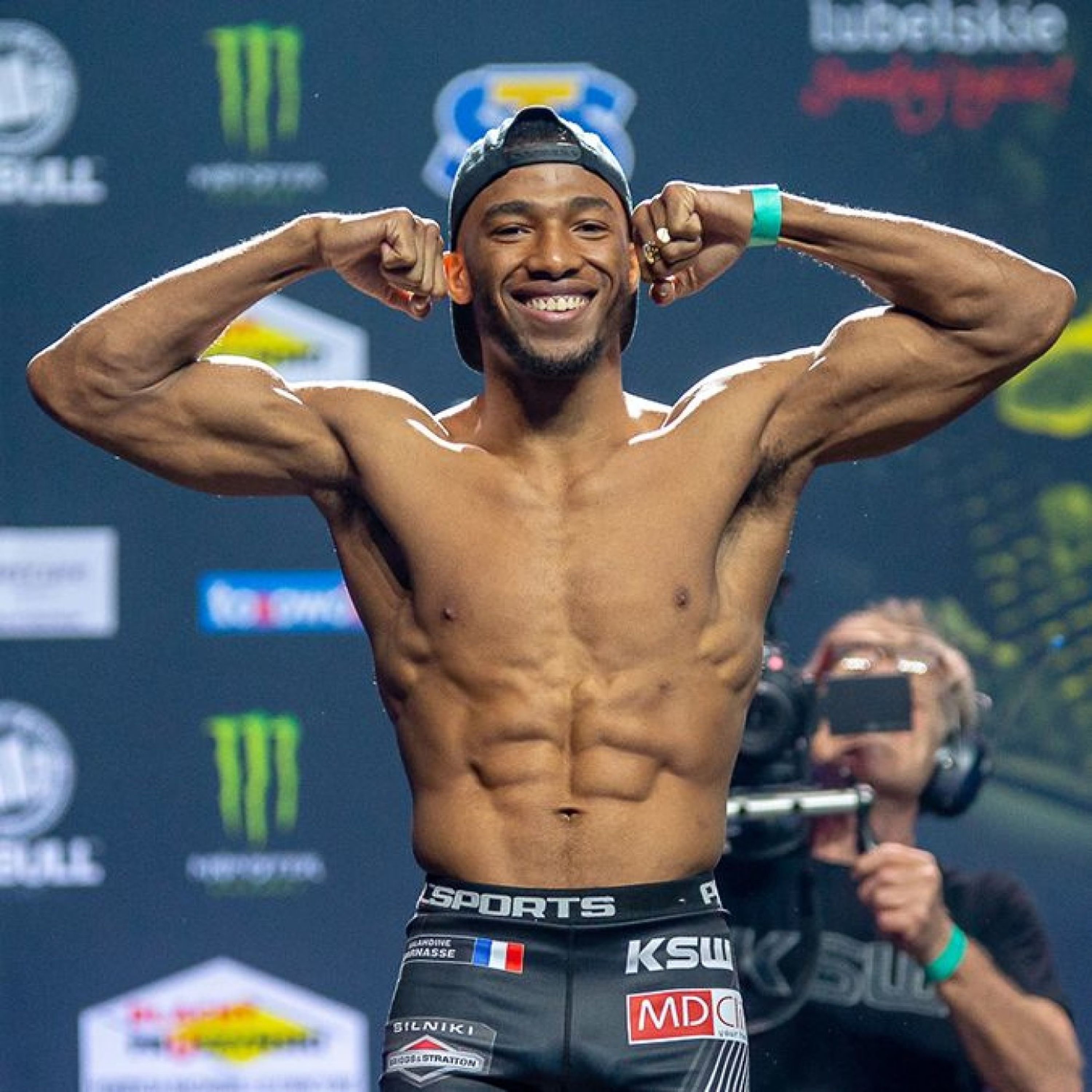 Interview de la pépite Salahdine Parnasse (21 ans, 13-0, champion du KSW) - "J'ai le niveau UFC!"