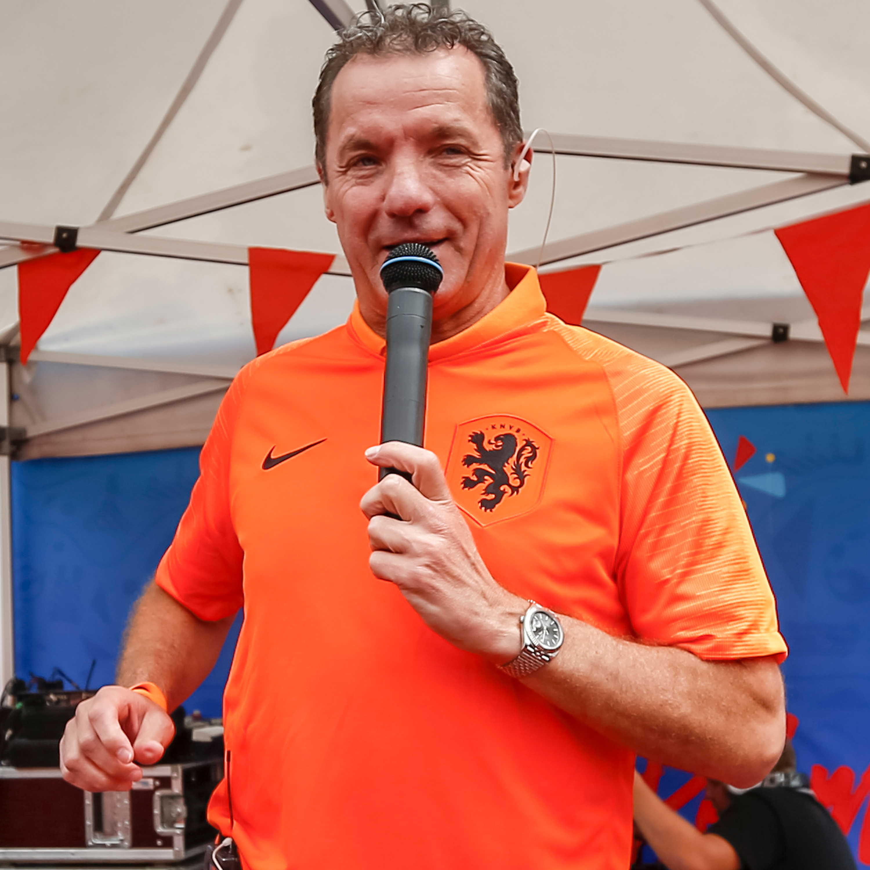 #38 Goals, mannenliefde en hits: Het voetballeven van John de Bever episode artwork