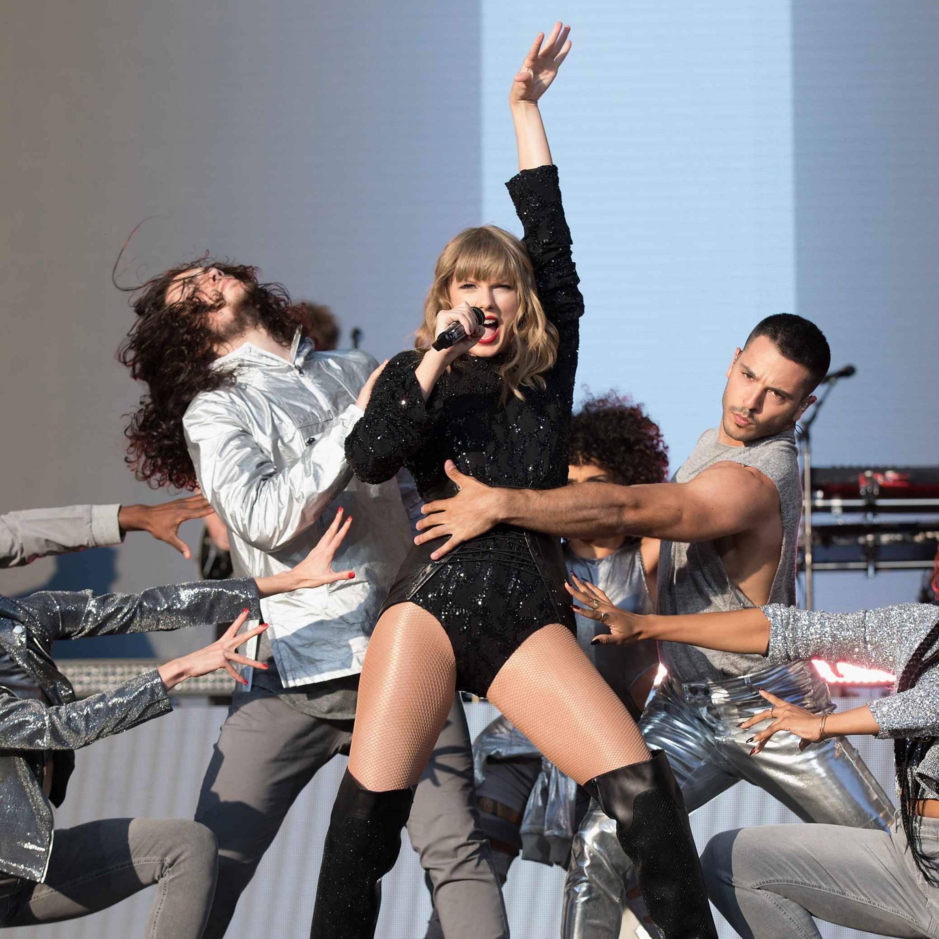 Behavioural therapist on fans' response to Taylor Swift's new album release episode artwork