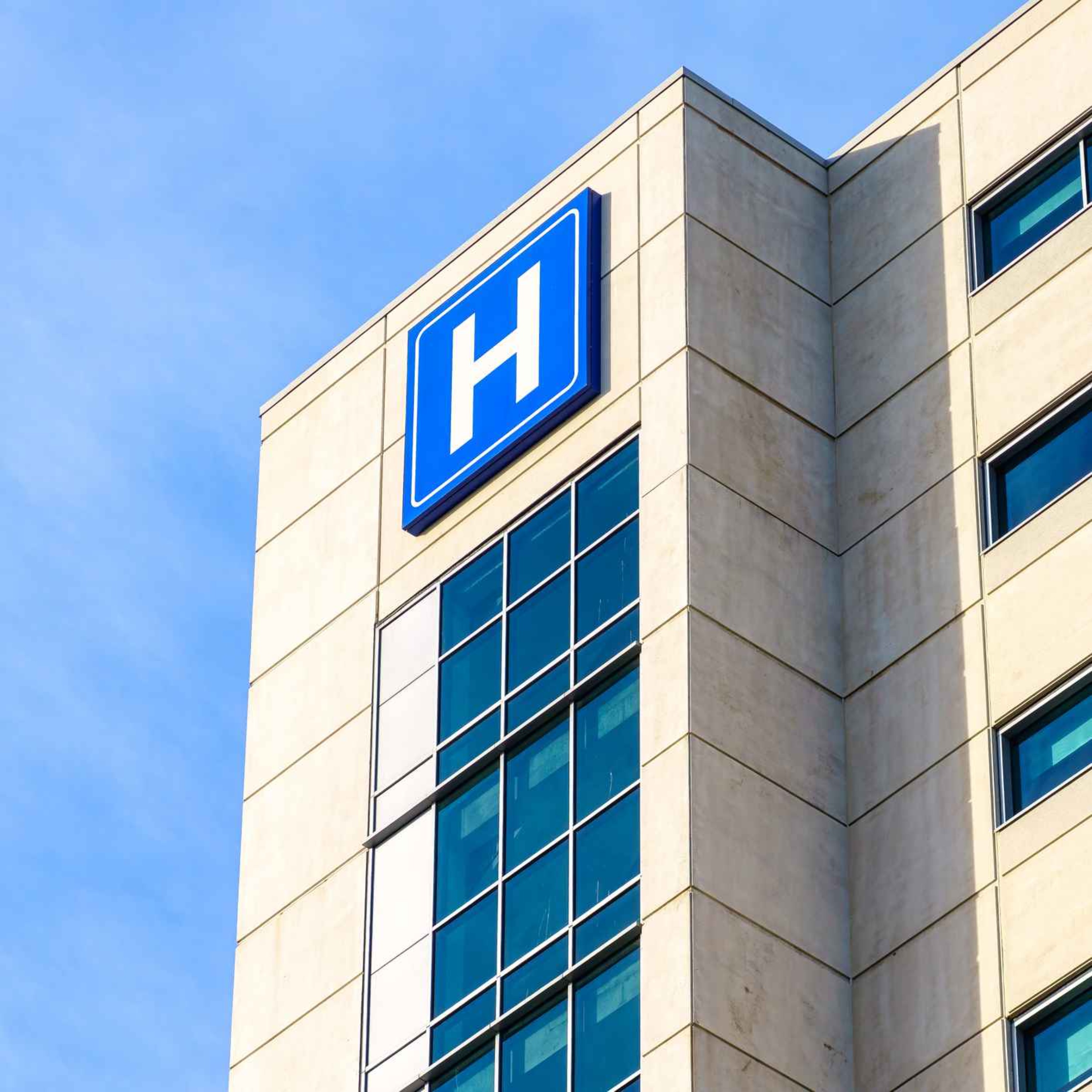 Mid West political figures meet following HIQA report on UHL's emergency department episode artwork