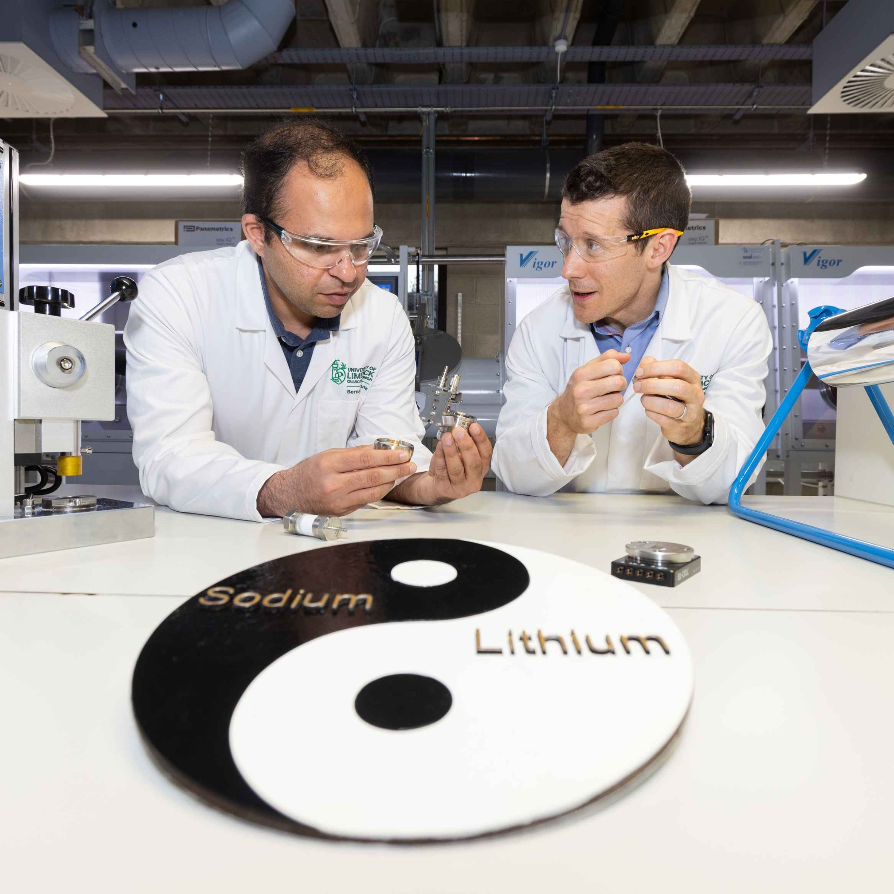Researchers at UL have developed the world's first full-cell dual-cation battery episode artwork