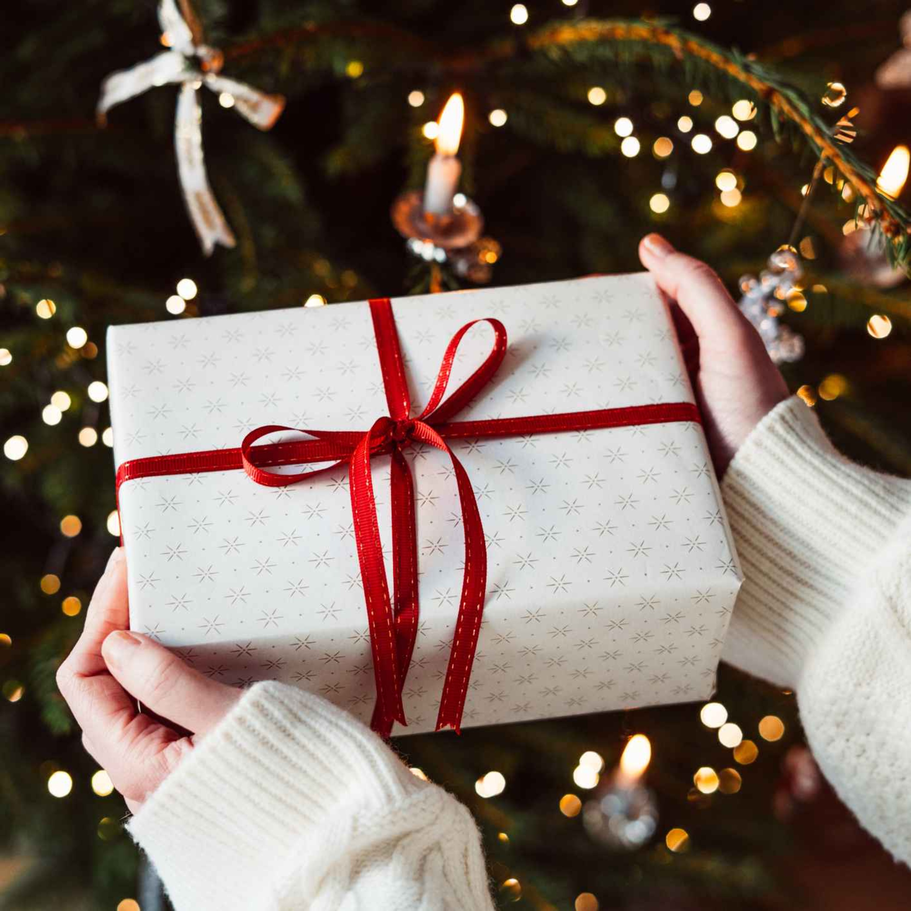 Do parents feel under pressure to give teachers a Christmas present? episode artwork