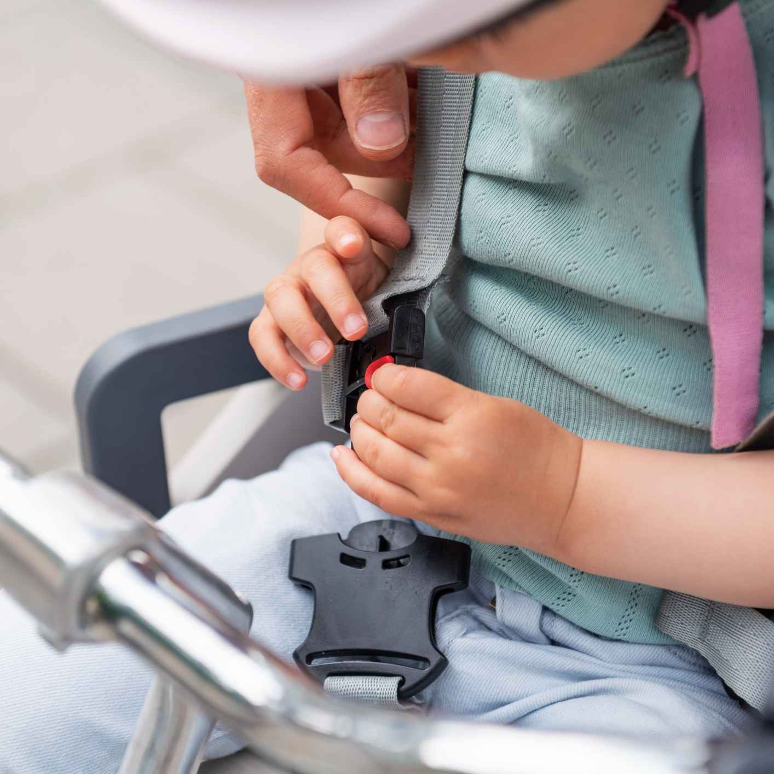 Warning over child car seat "add on" accessories episode artwork