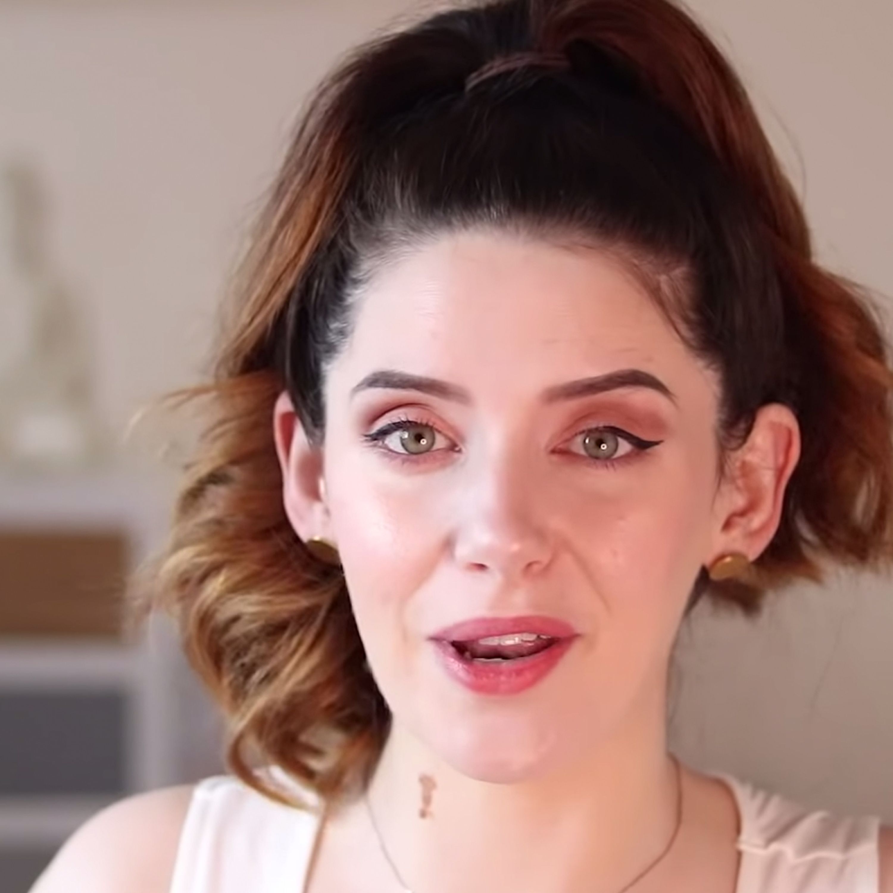 YouTuber Melanie Talks Being Sober For 15 Months episode artwork