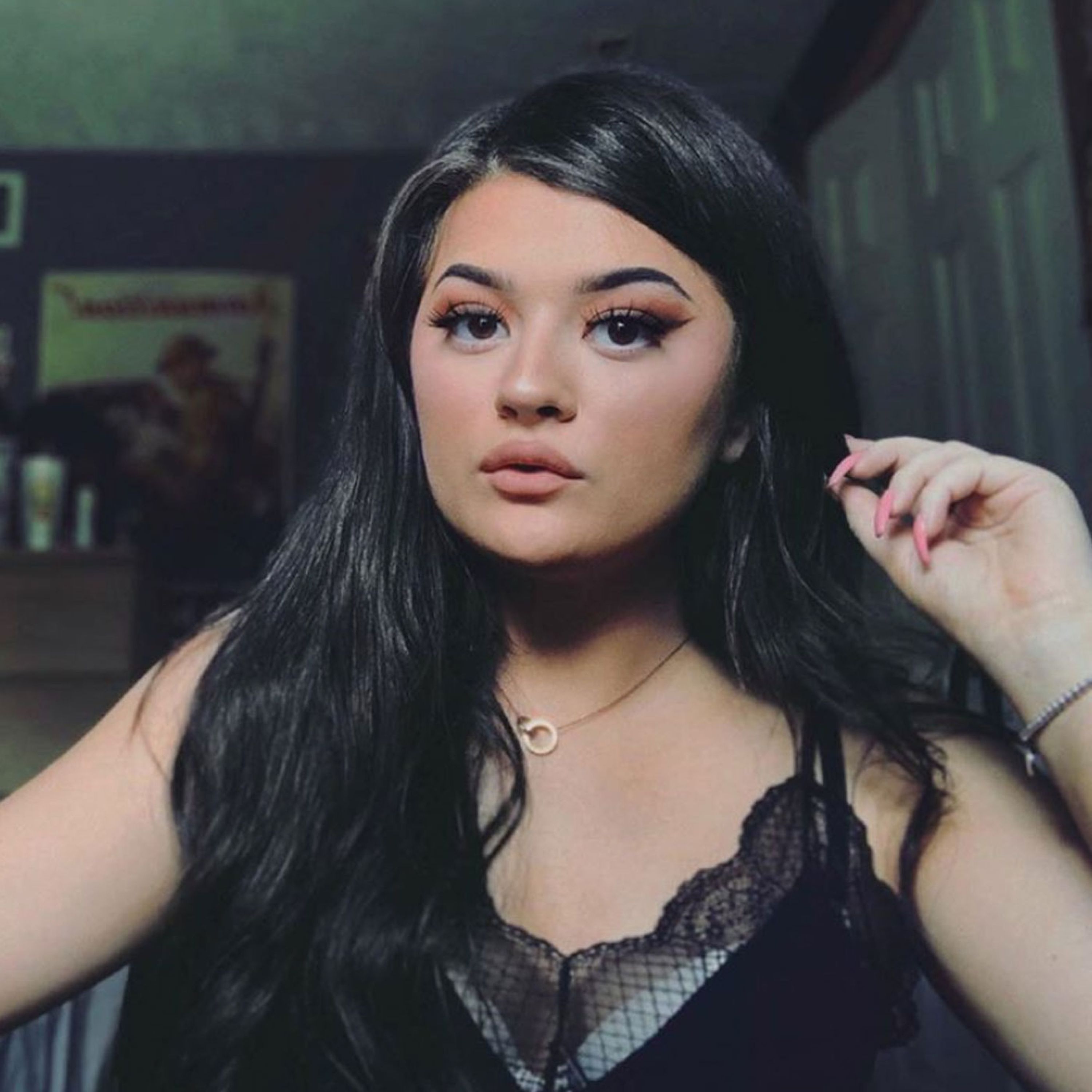 Kylie Jenner Doppelganger Once Asked To Fake Pregnancy Pic episode artwork