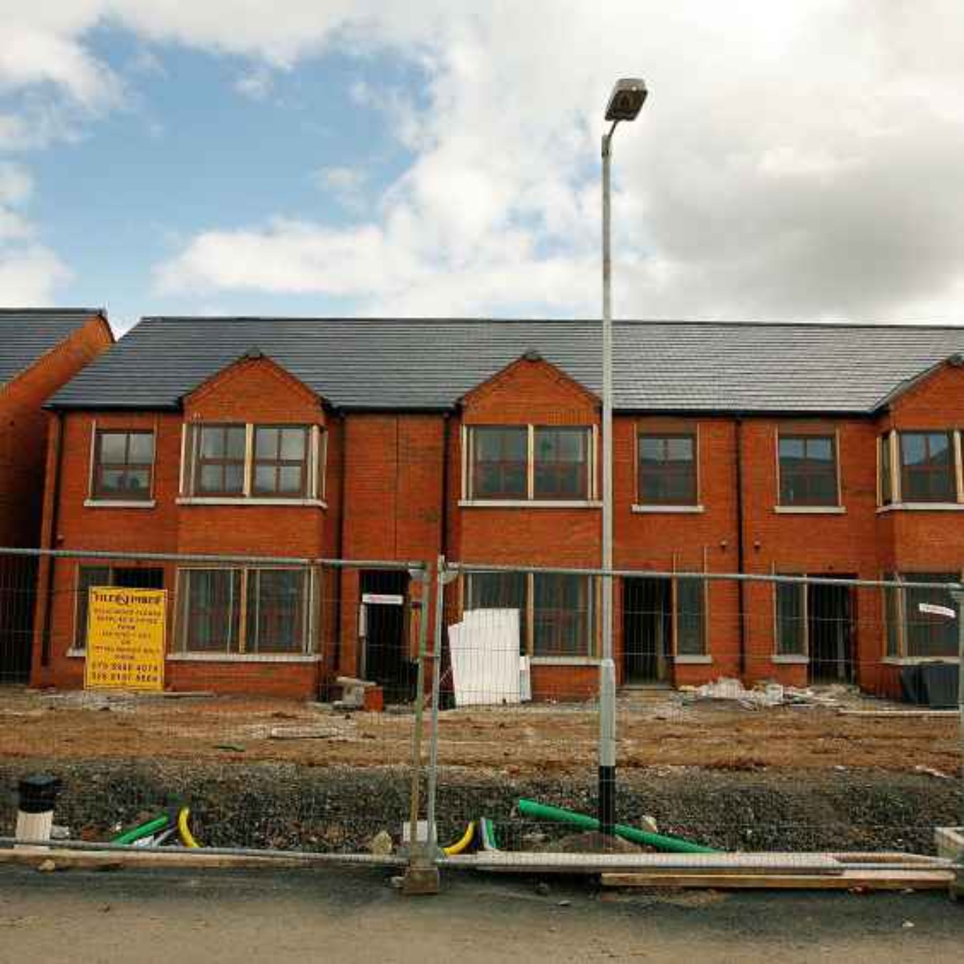 5517: LISTEN¦ Housing is an issue that dominates everyday life - whether you rent a room in Dublin or you're trying to buy your first home in Belfast. Adrian Kennedy from LMFM spoke to Belfast campaigner Paul McCusker & Lorcan Sirr from TU Dublin