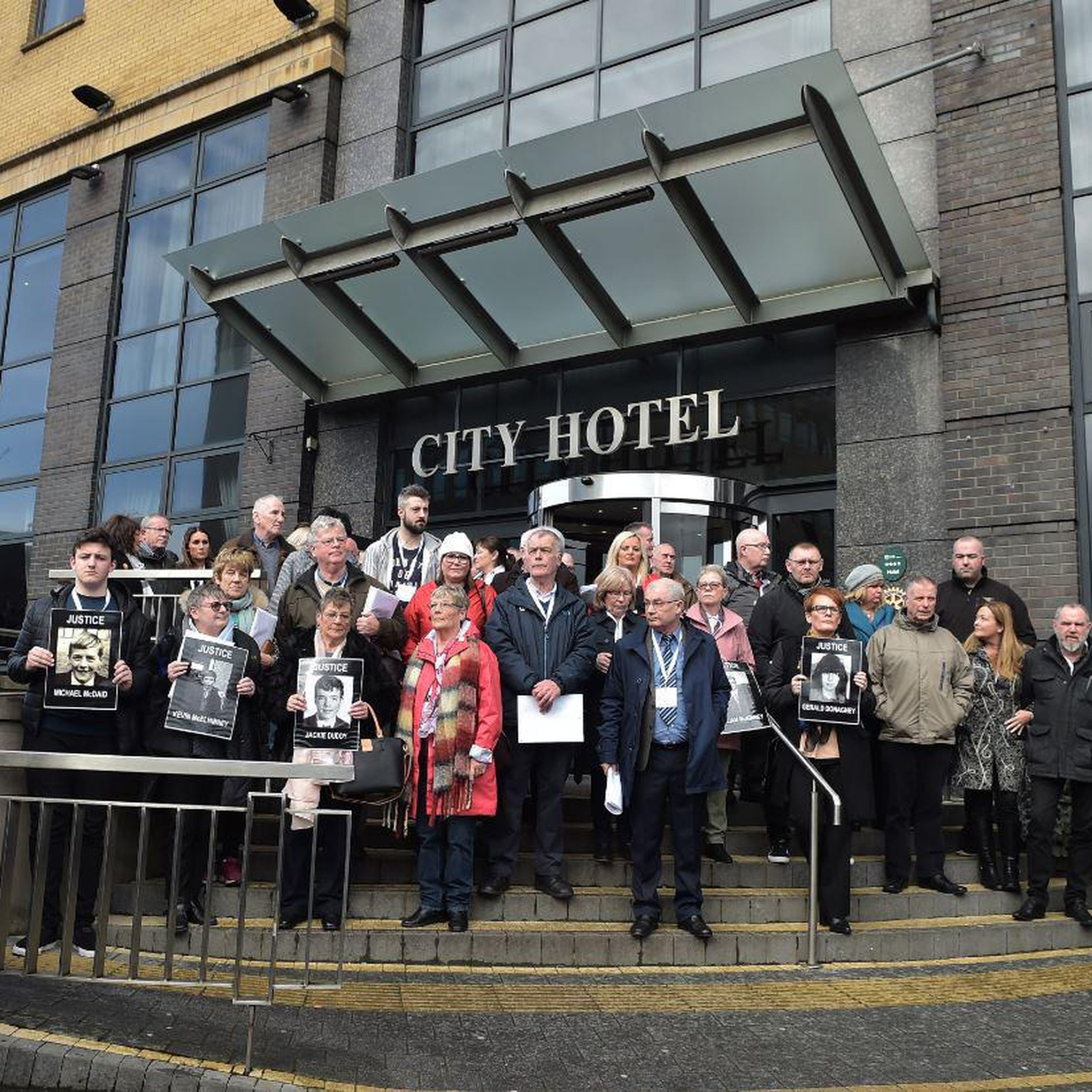 cover art for 4076: LISTEN ¦ "Bloody Sunday had a very deep affect on Derry... (it was) experienced by Derry as a communal wound"  Journalist and activist Eamonn McCann spoke to Frank ahead of the PPS announcement this morning