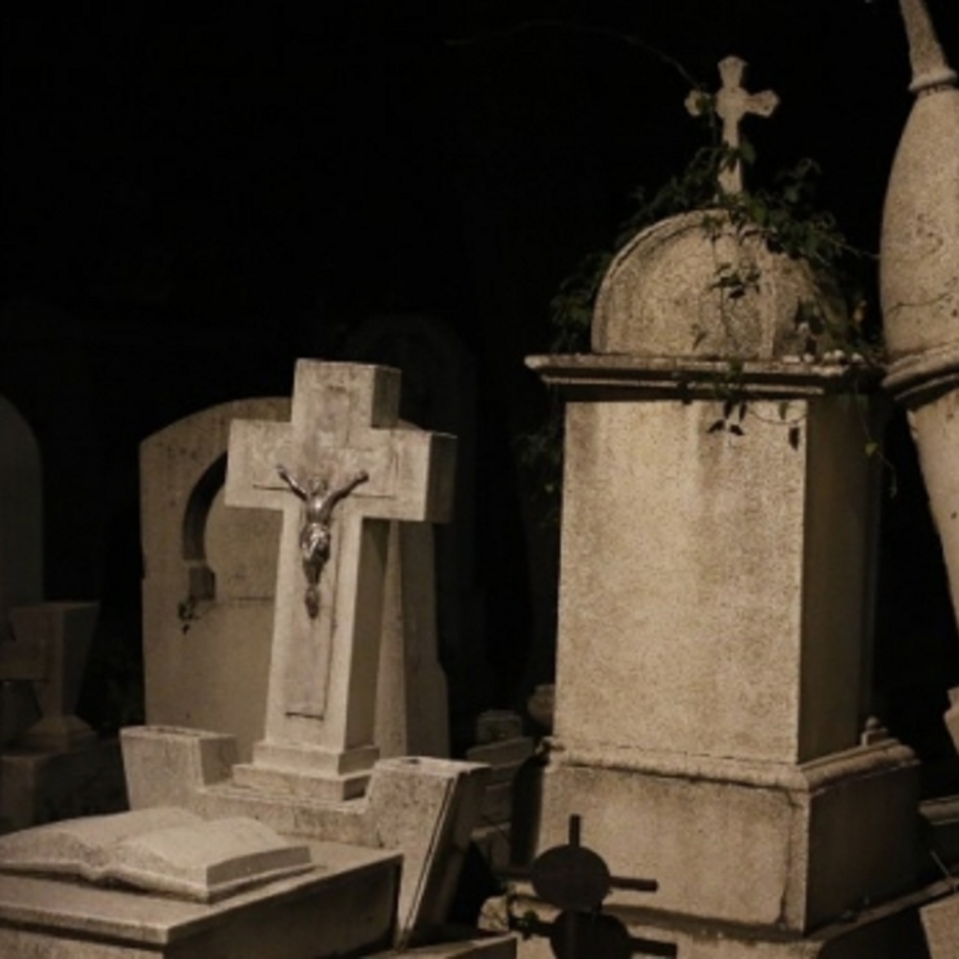 Trabajo en un cementerio siguiendo reglas extrañas
