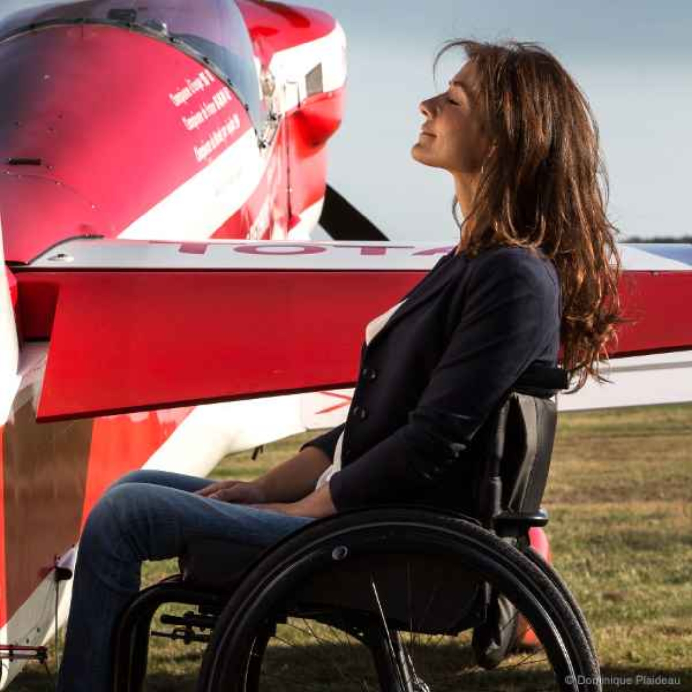cover art for #43 - Dorine BOURNETON - 1ère femme au monde handicapée et pilote de voltige