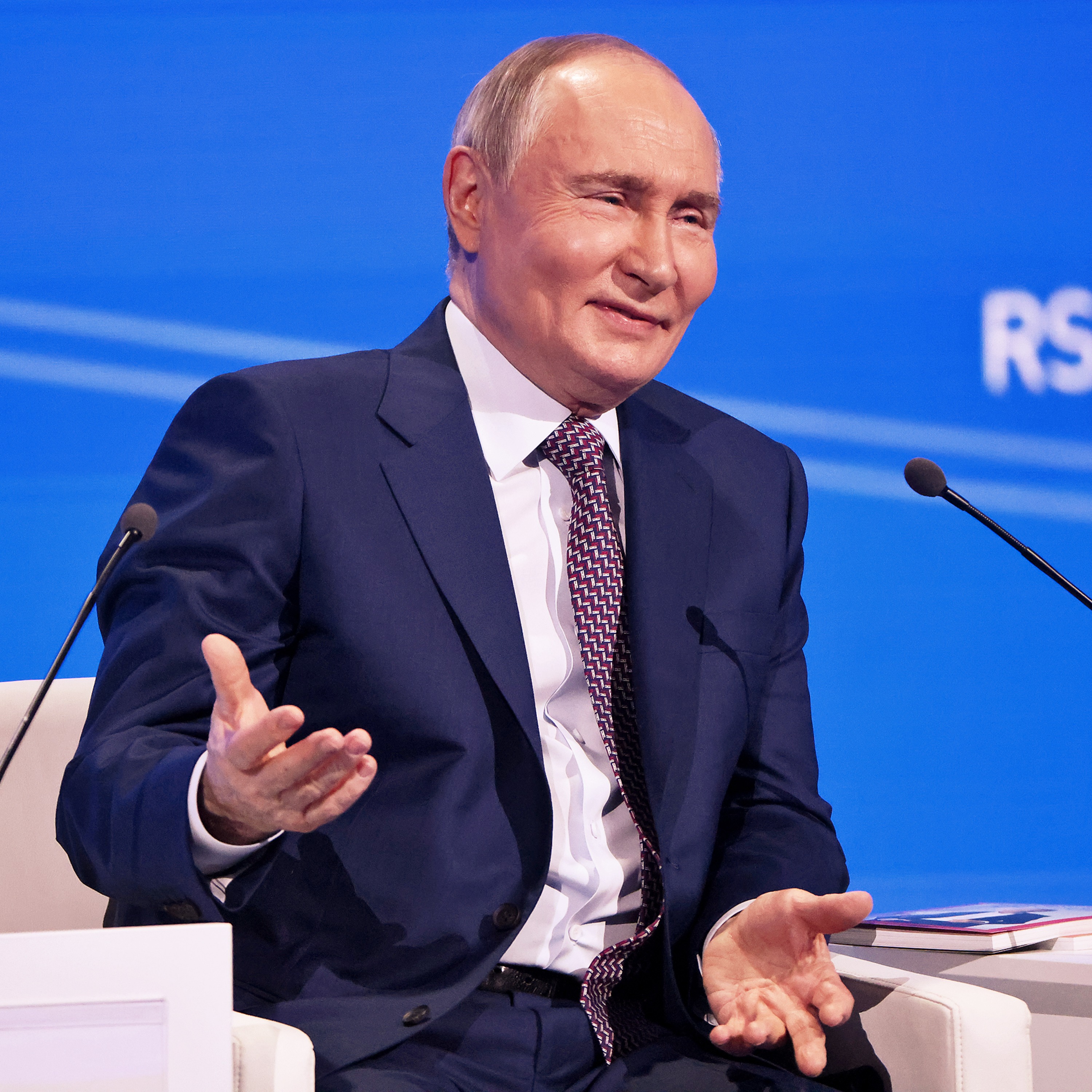 cover of episode Putin is "playing a game" with Trump
