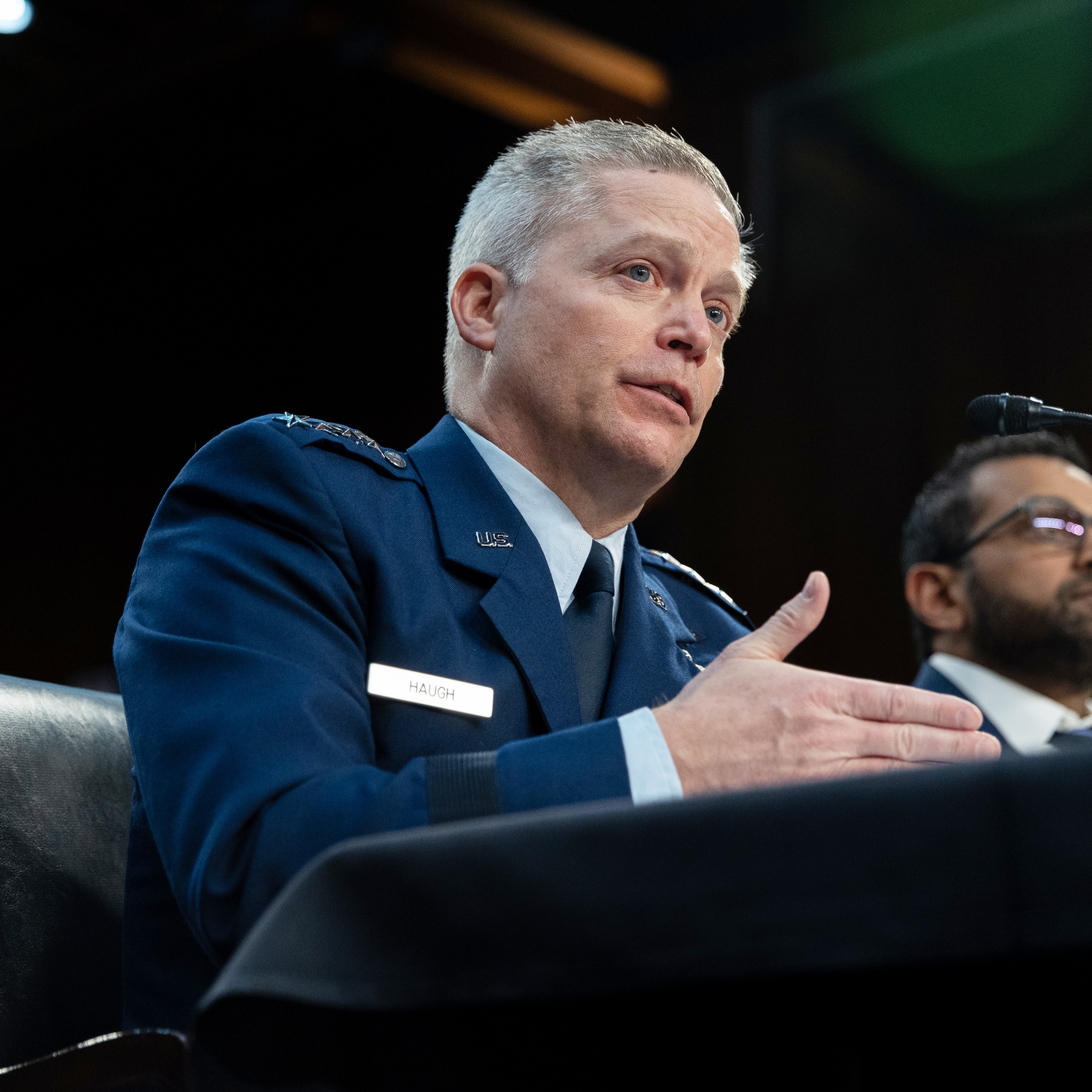 cover of episode Trump’s cyber purge a "priceless gift” to US enemies