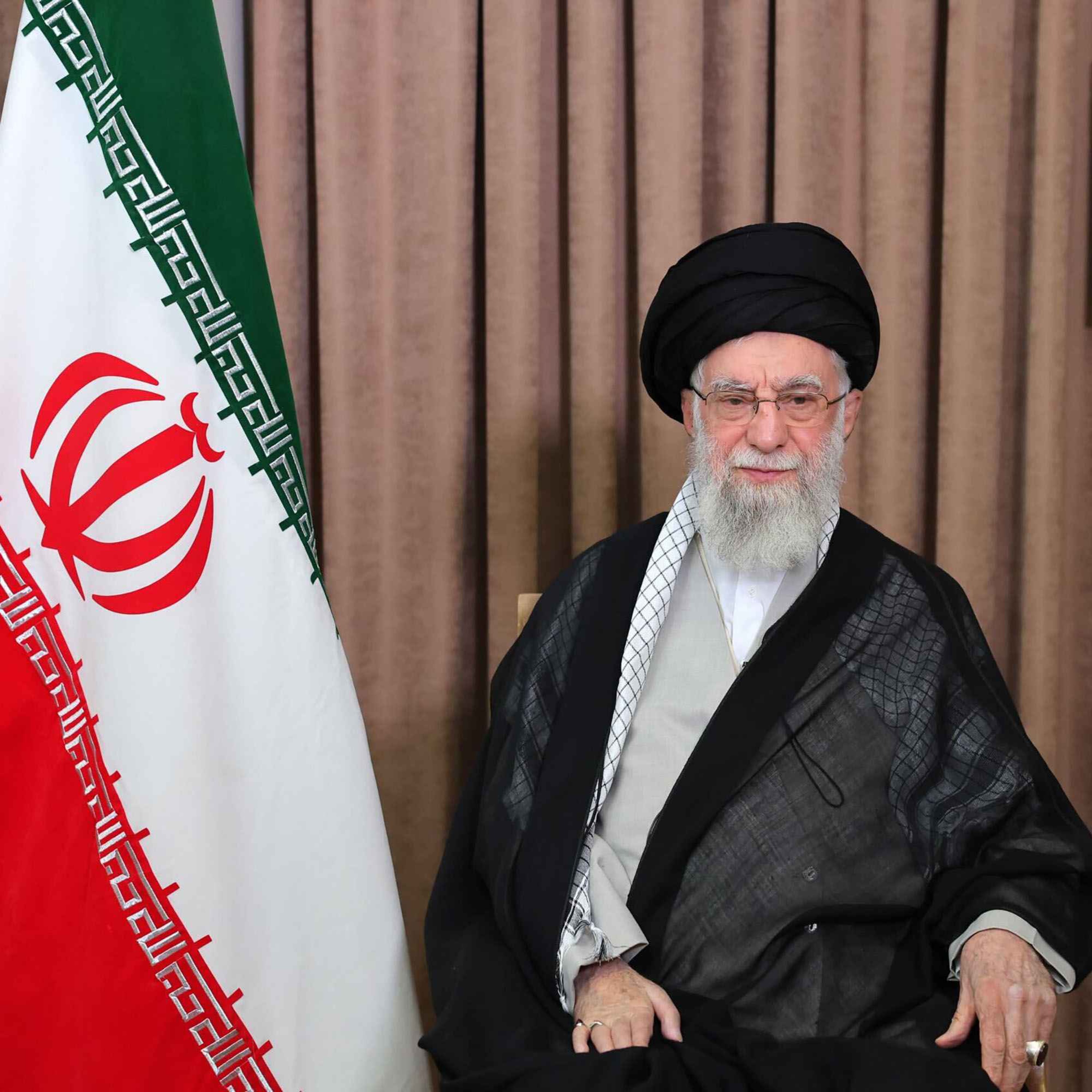 cover of episode Toppling Iran’s regime - a gamble for Trump