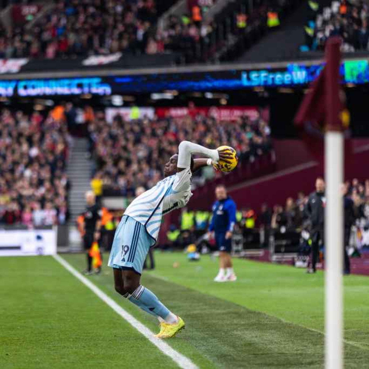Premier League: Tactical Trends 🚌🤔