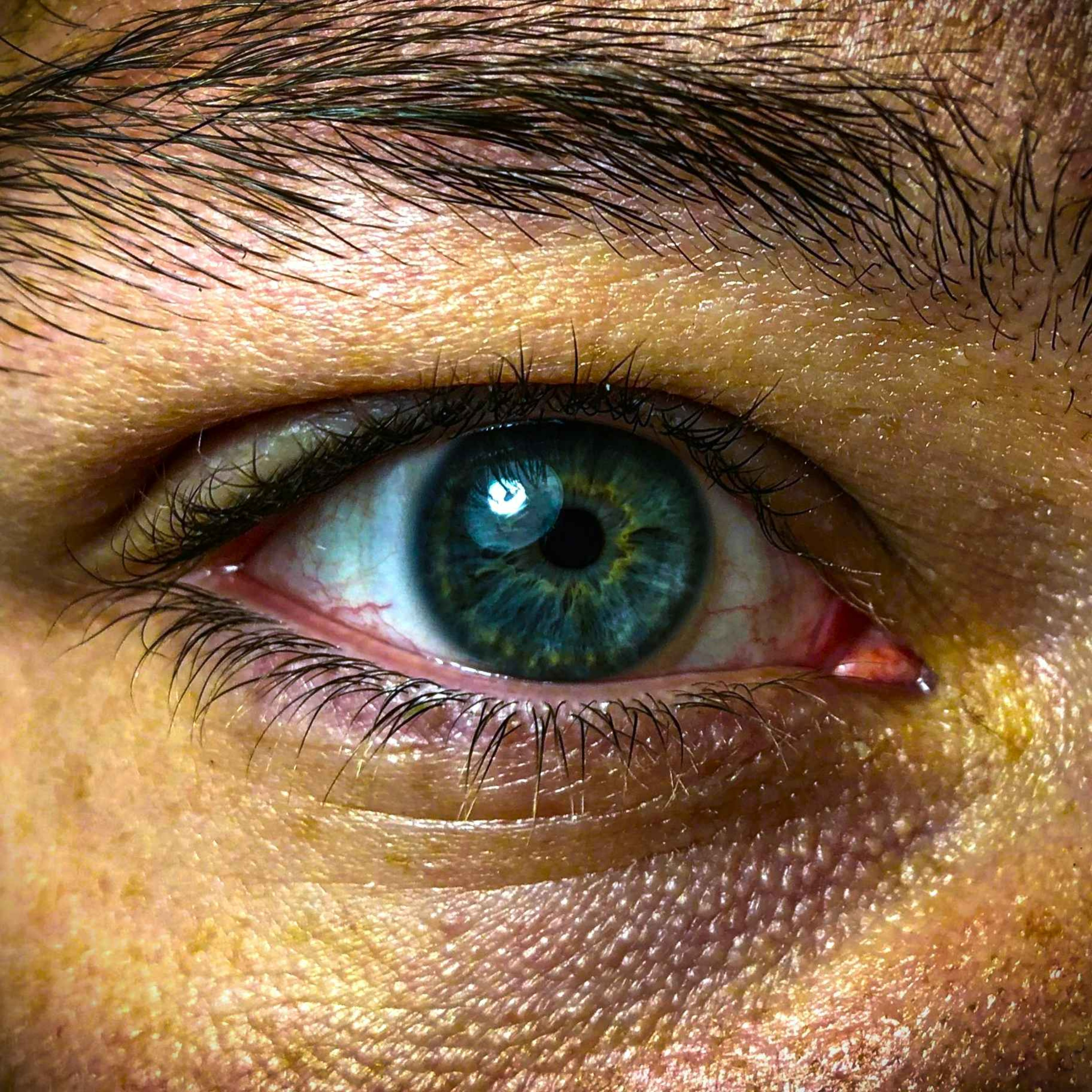 Hablando solo, en voz alta