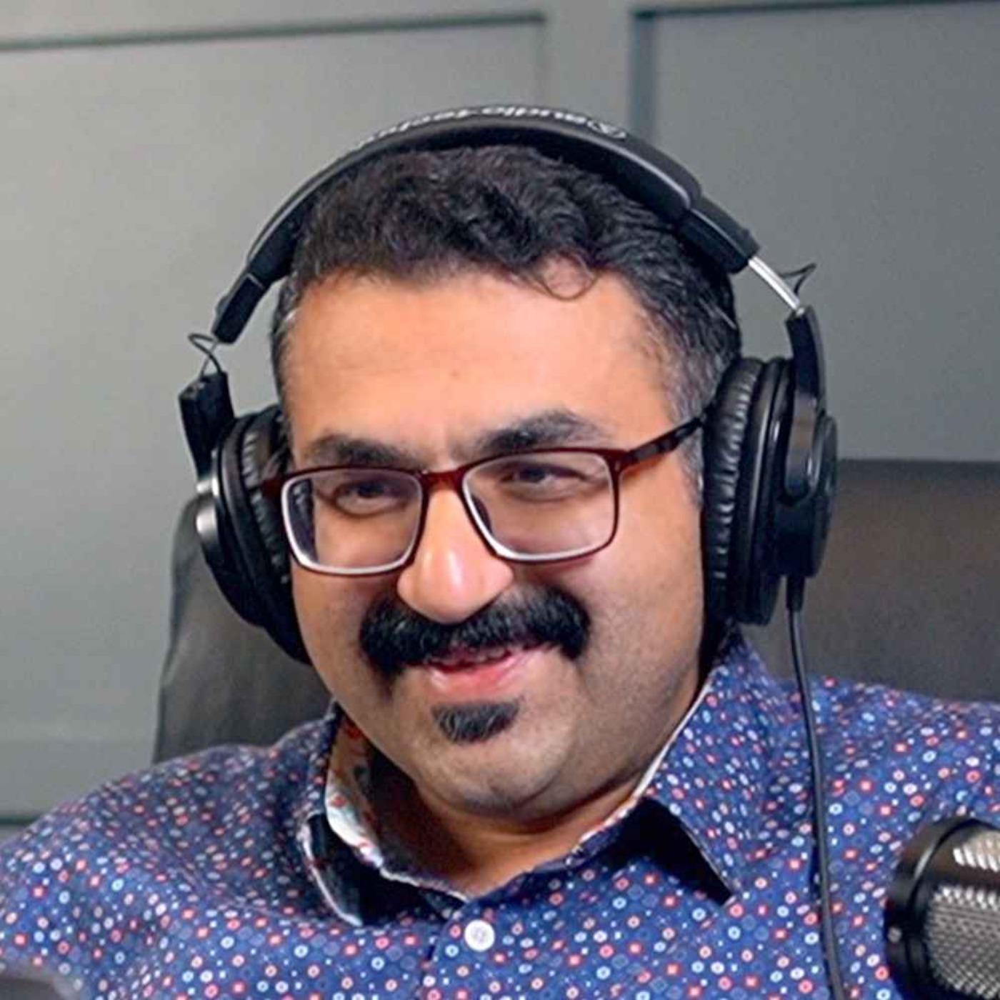 پادکست Tabaghe 16 طبقه - EP 139 - Nima Qazi - Alibaba | ماجراجویی‌های نیما قاضی، از علی‌بابا تا دُنسه