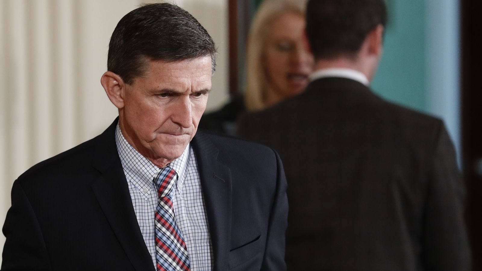 Flynn Possibly Broke Law, Southwest Ceases Overbooking & Samantha Bee in Hot(ish) Water episode artwork