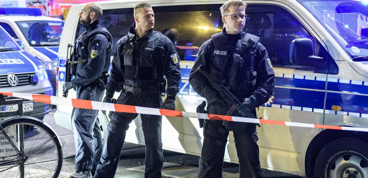 Dusseldorf Axe Attack, Travel Ban Legal Challenge & Android Better than iPhone episode artwork