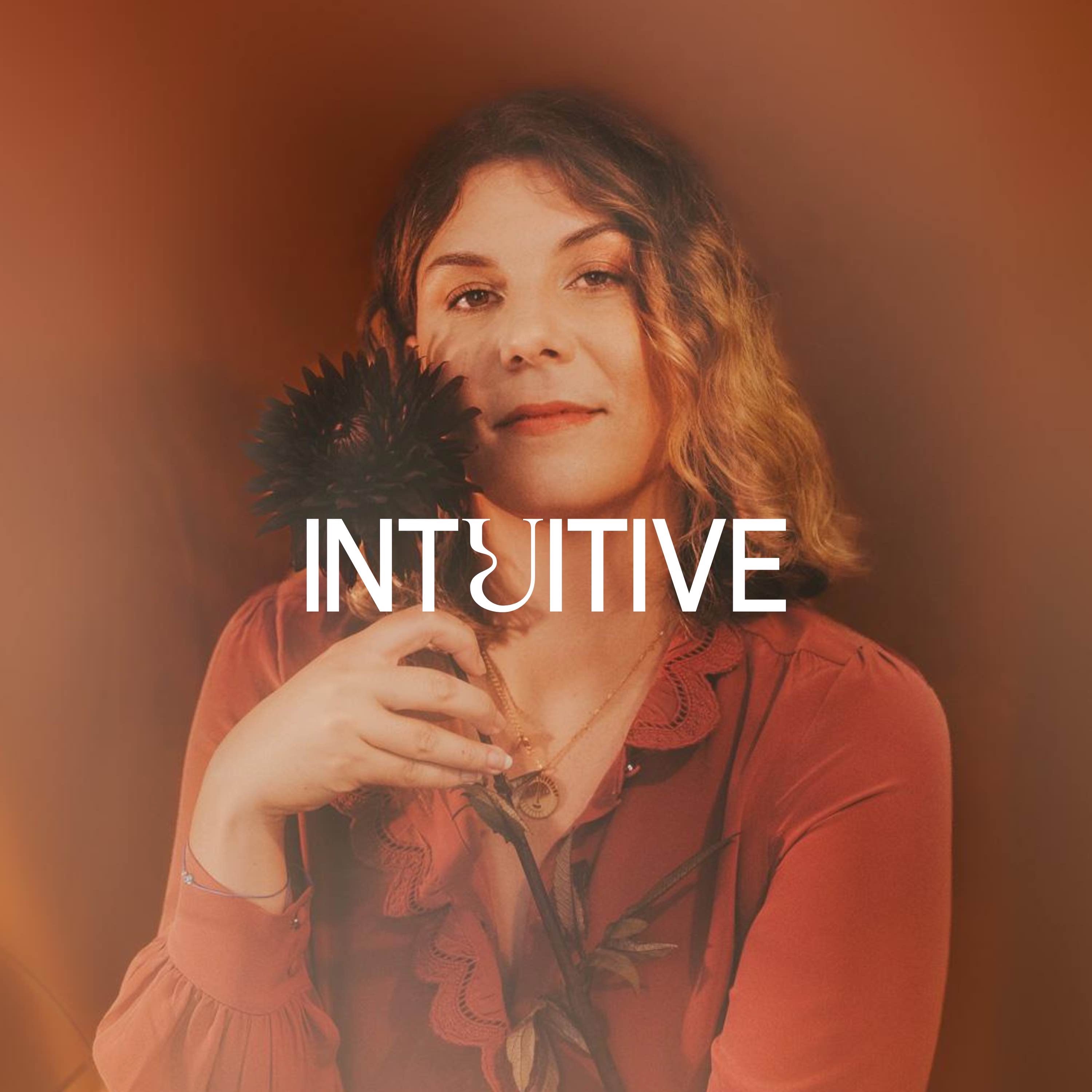 cover art for Pourquoi le podcast s'appelle INTUITIVE ? je reviens sur les 18 mois passés
