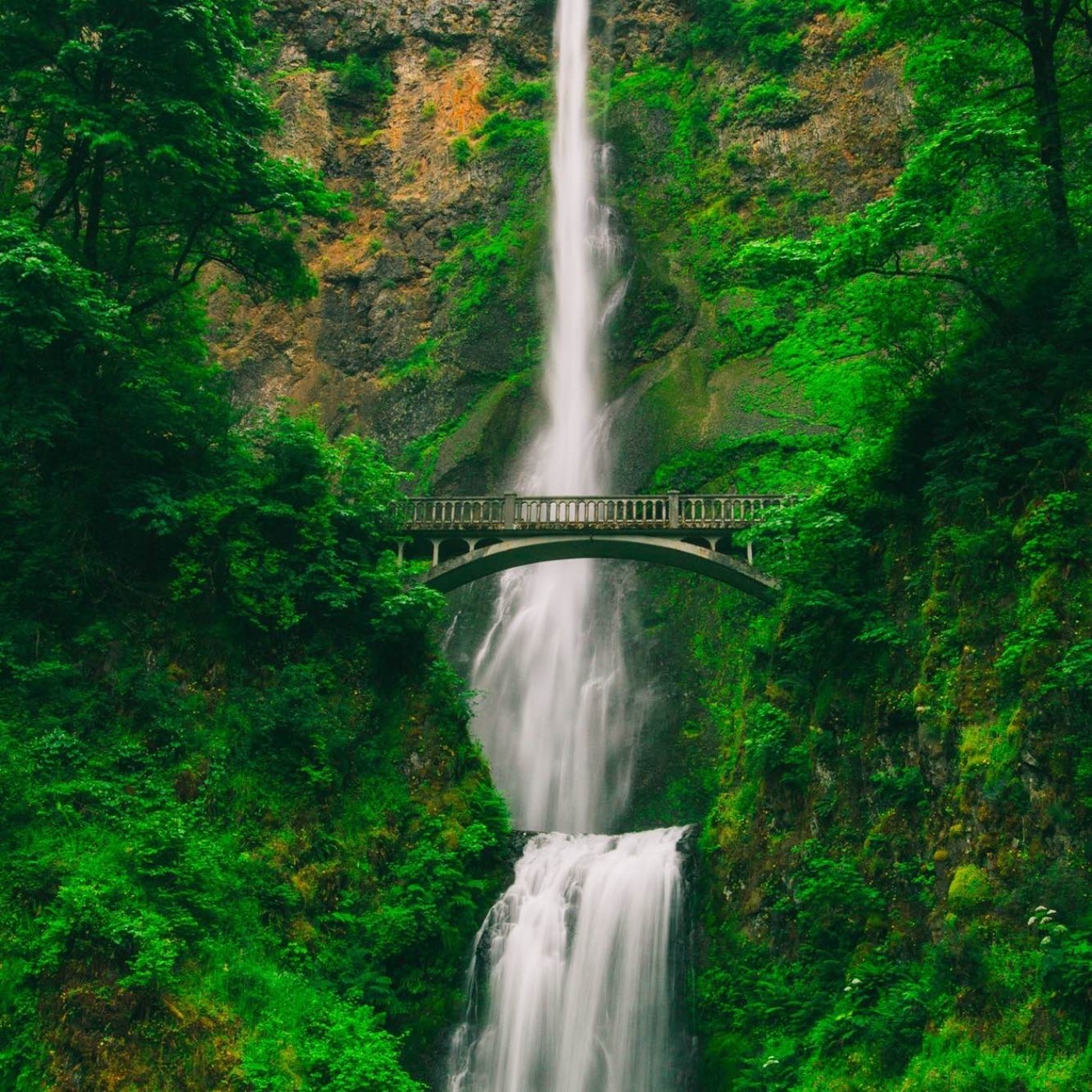 Escape the Noise: Tranquil Waterfall Sounds to Ease Your Mind