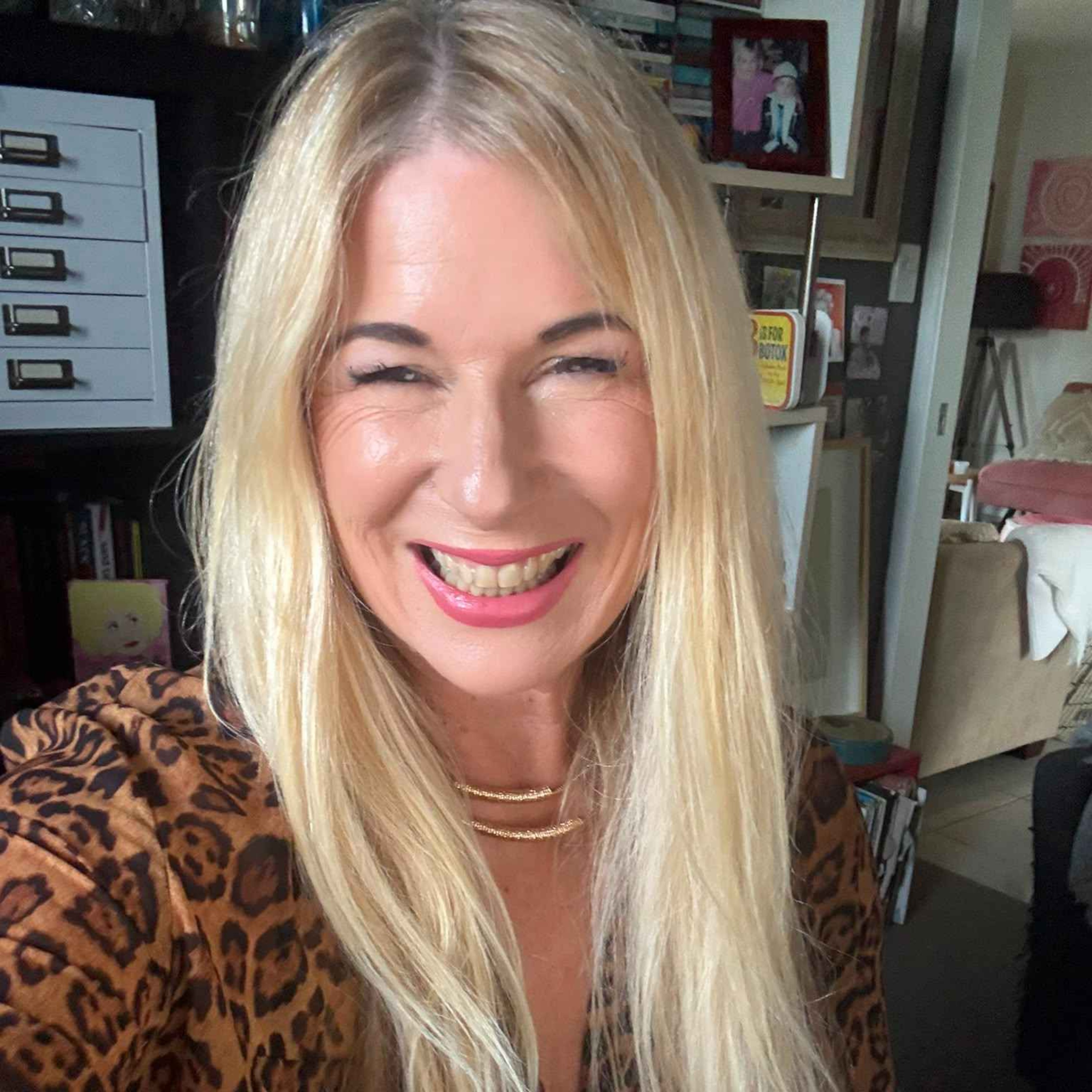 379.  The truth about sober social situations with comedian, Mandy Nolan