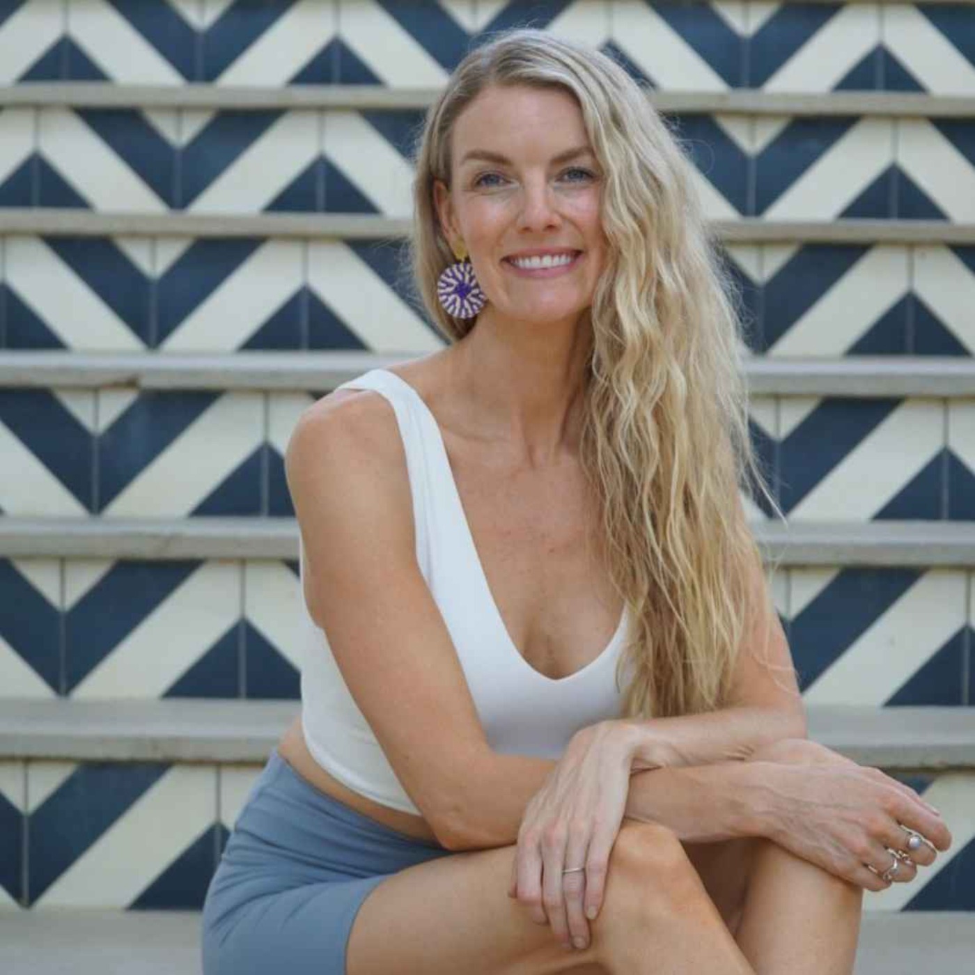 382. From Beer Bongs for Breakfast to 8 years of sobriety with Erika Gibson